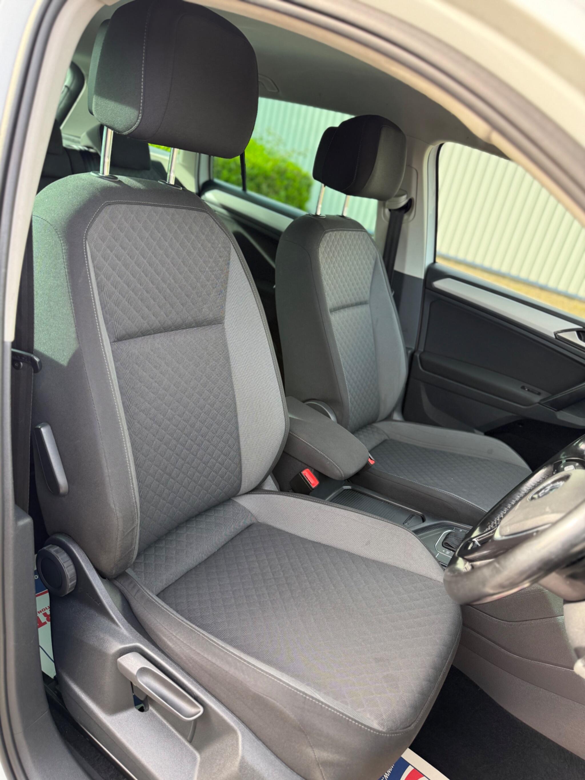 Volkswagen Tiguan - Image 21