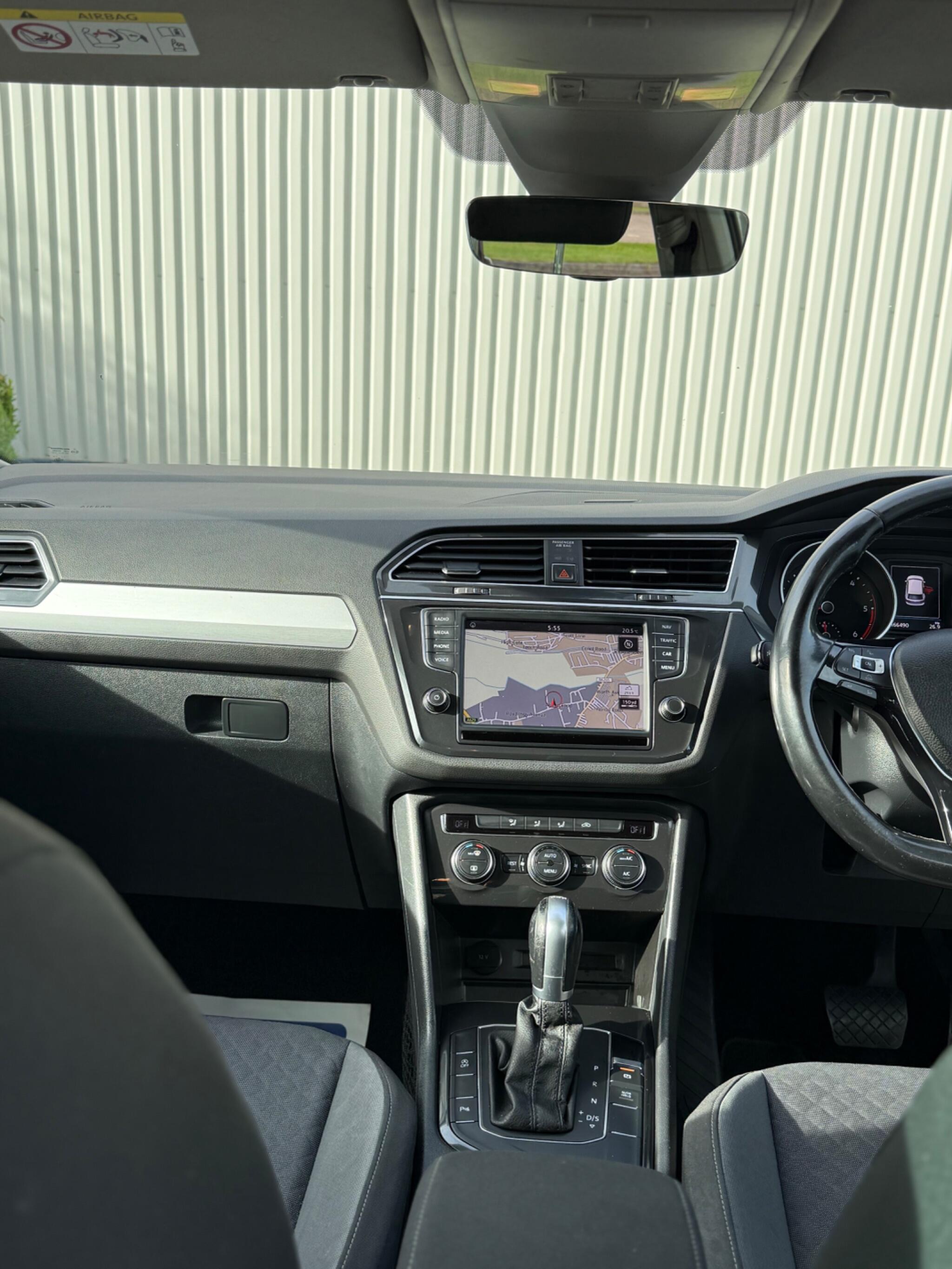 Volkswagen Tiguan - Image 30