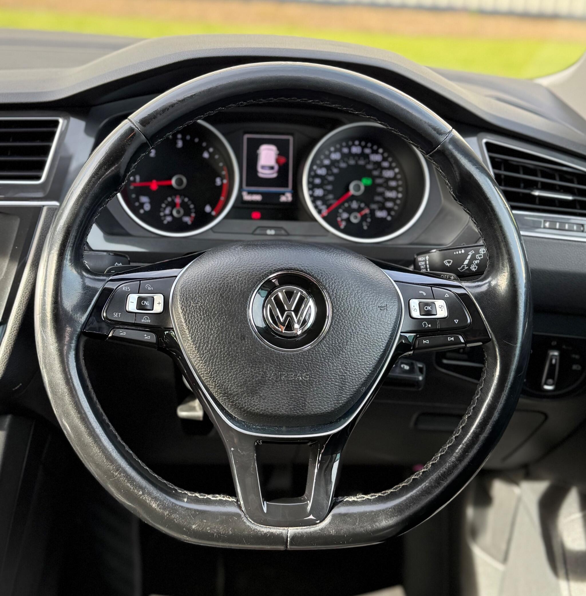 Volkswagen Tiguan - Image 31