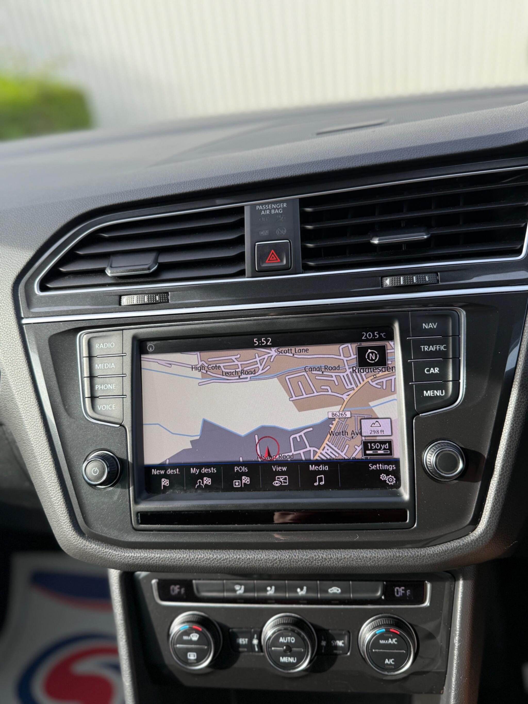 Volkswagen Tiguan - Image 32