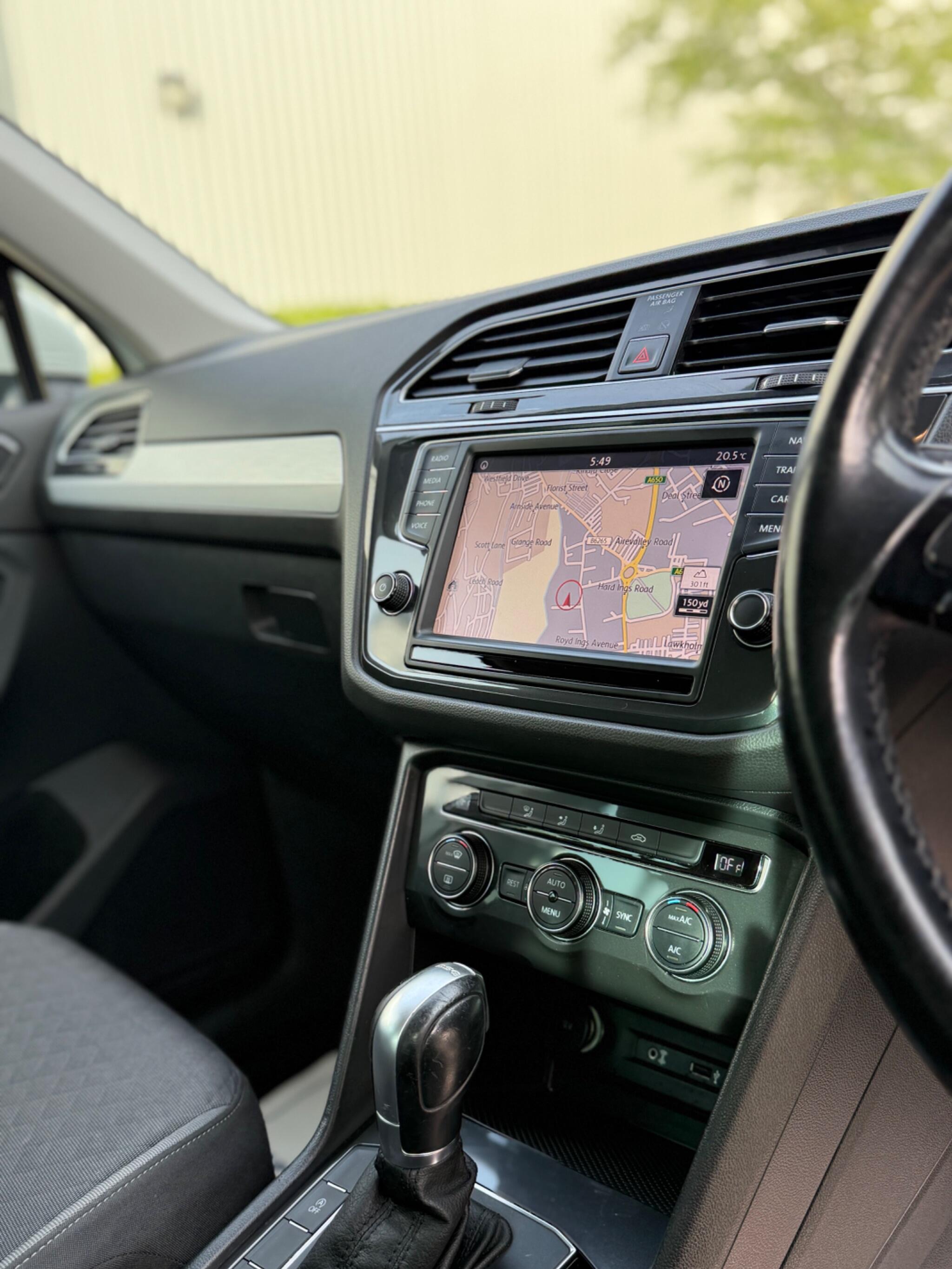 Volkswagen Tiguan - Image 34