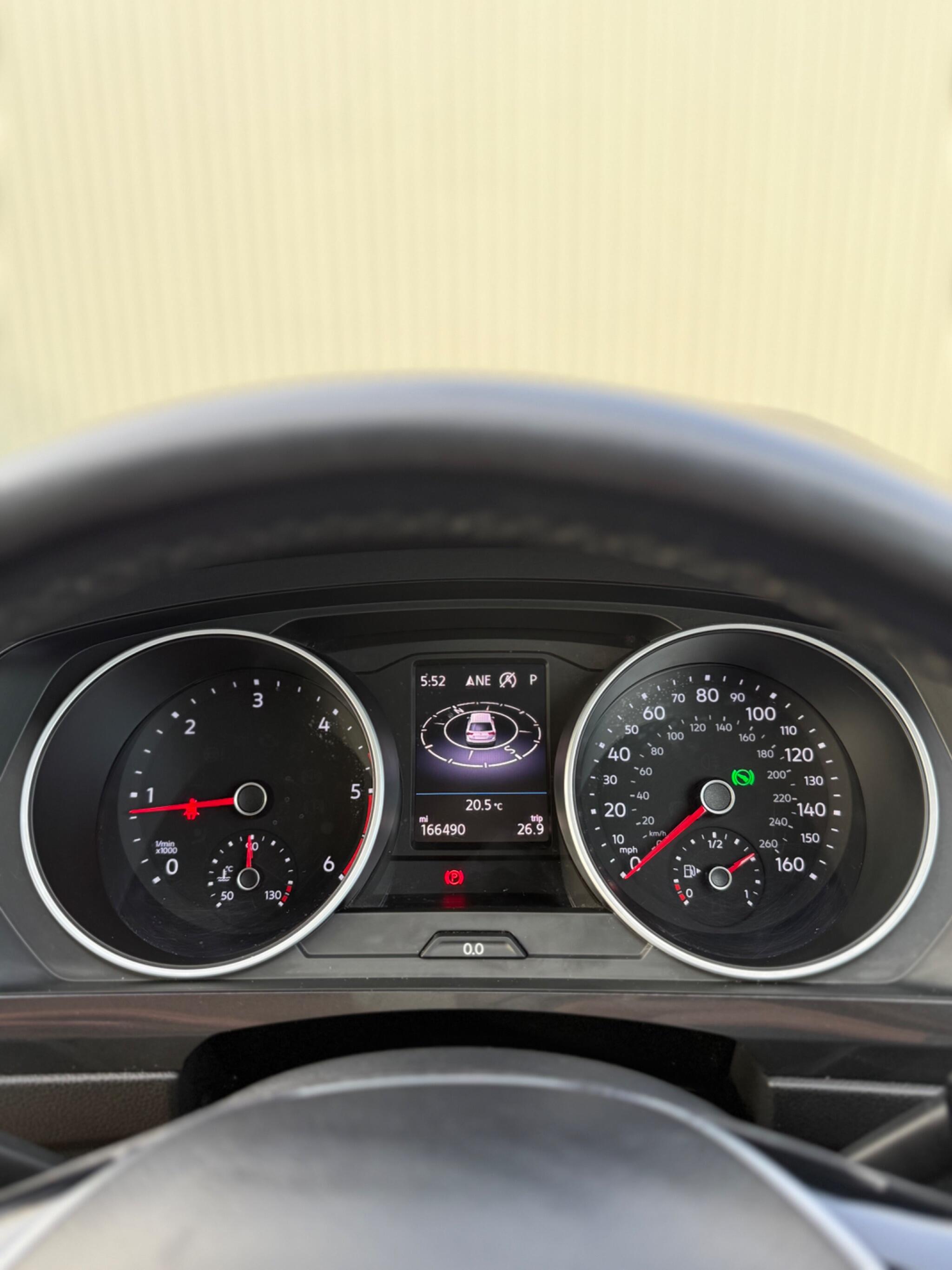 Volkswagen Tiguan - Image 38