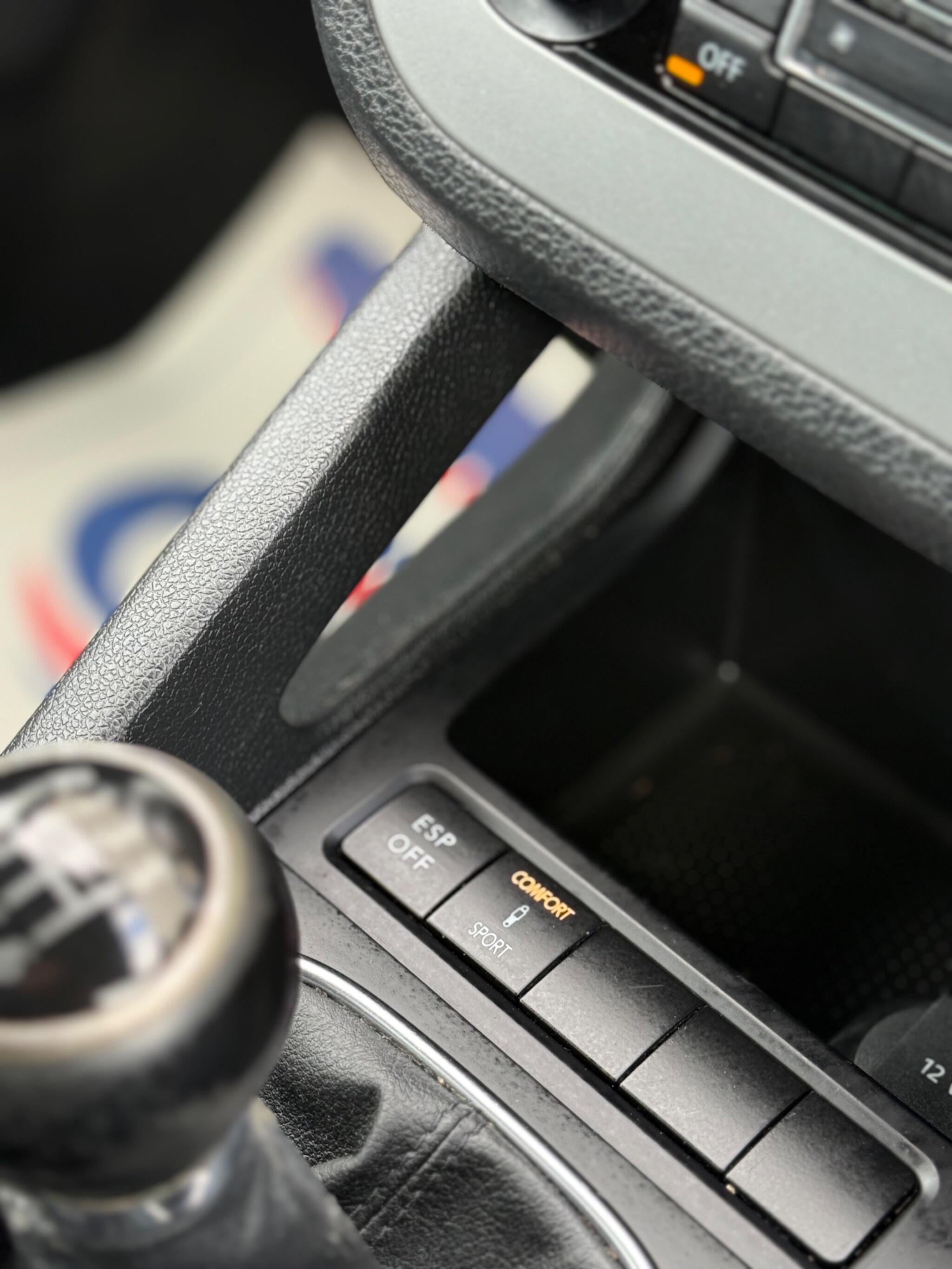 Volkswagen Scirocco - Image 35