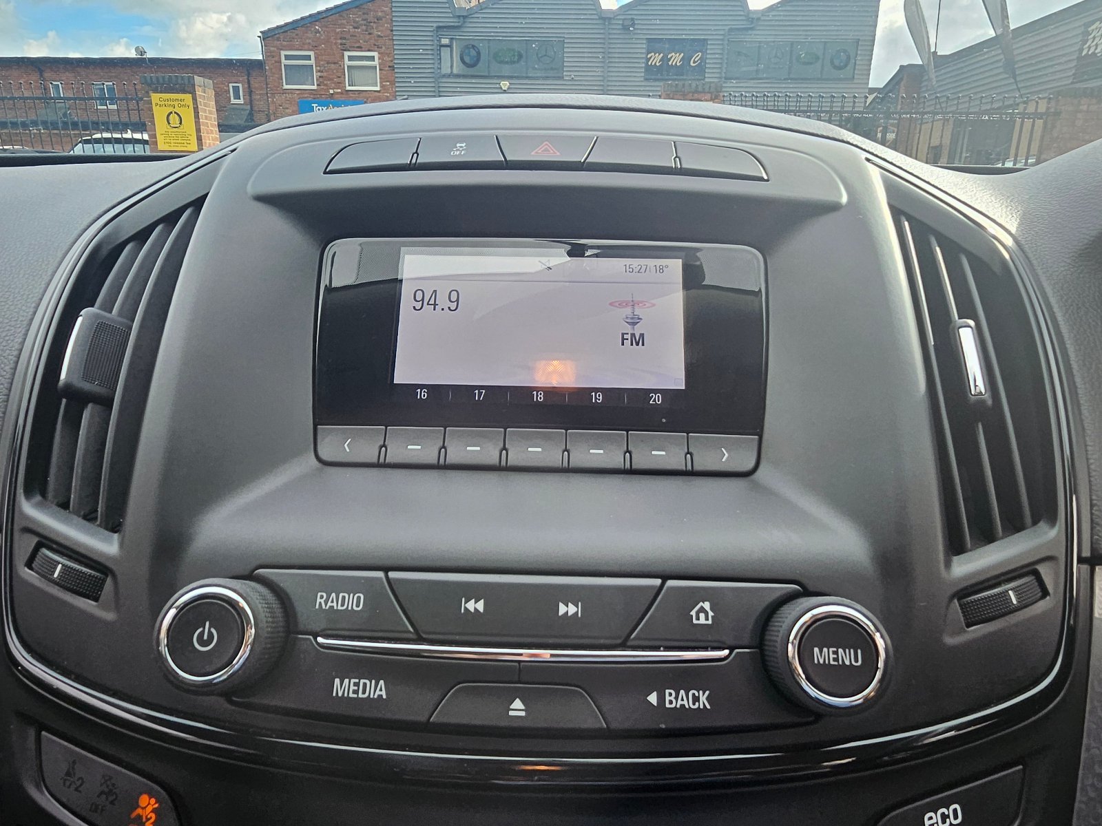 Vauxhall Insignia - Image 32