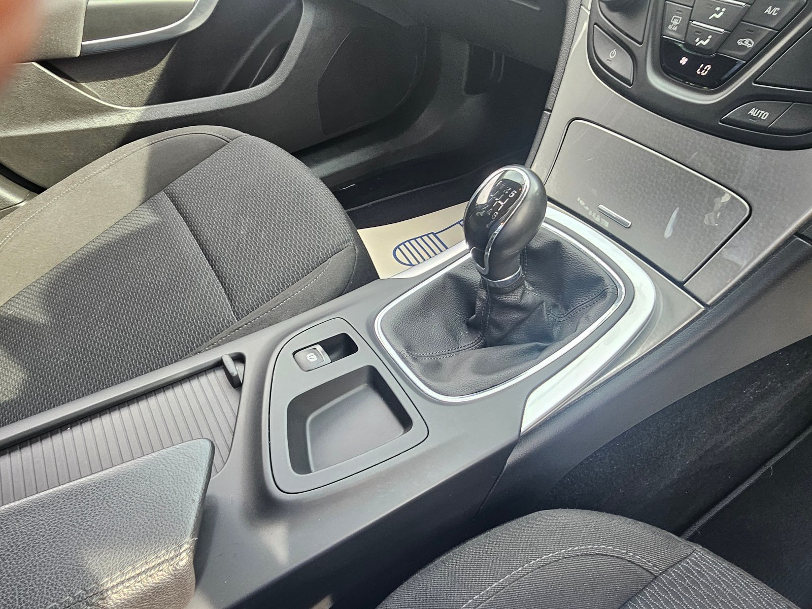 Vauxhall Insignia - Image 36