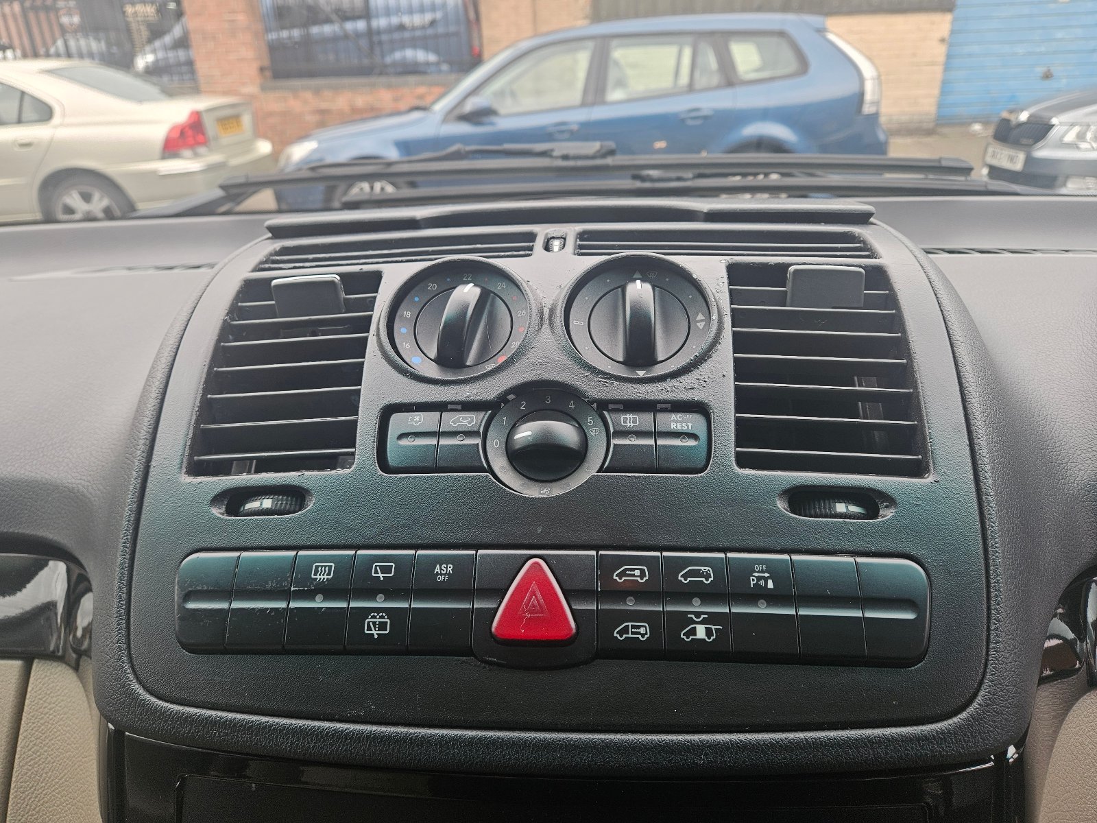 Mercedes VIANO - Image 31