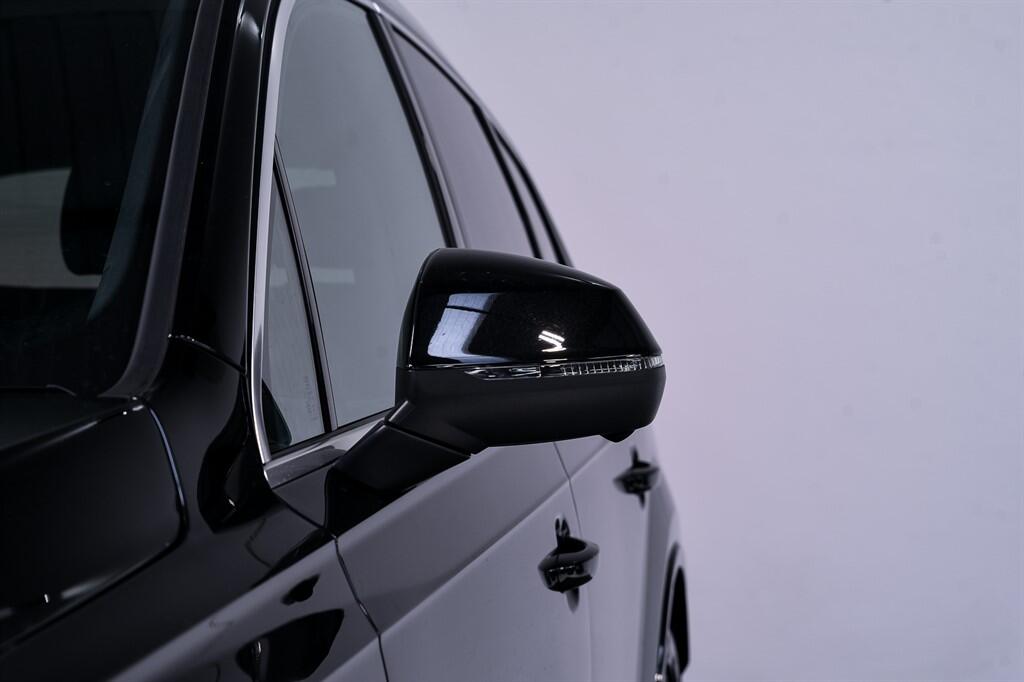 Audi Q7 - Image 10