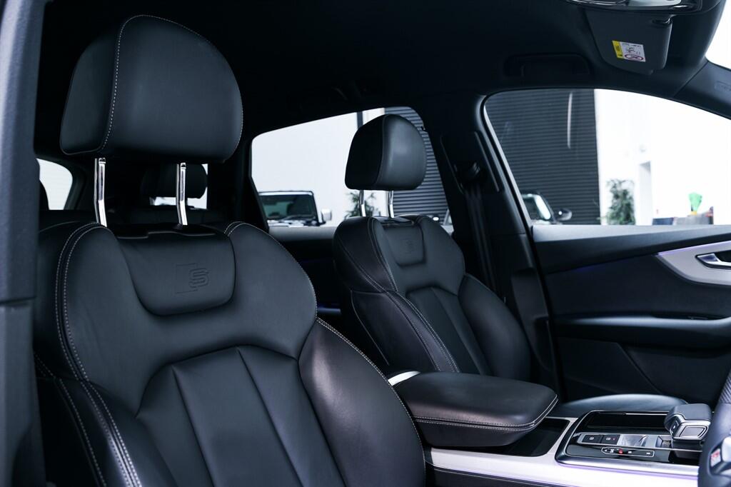 Audi Q7 - Image 12