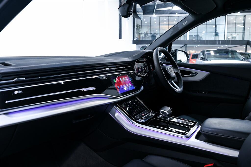 Audi Q7 - Image 13