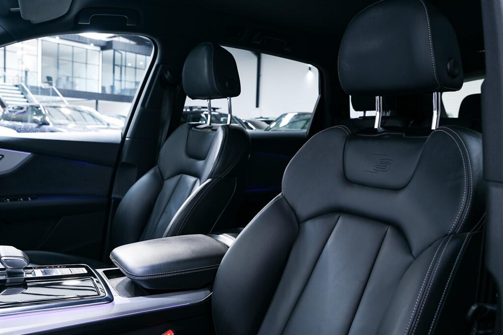 Audi Q7 - Image 14