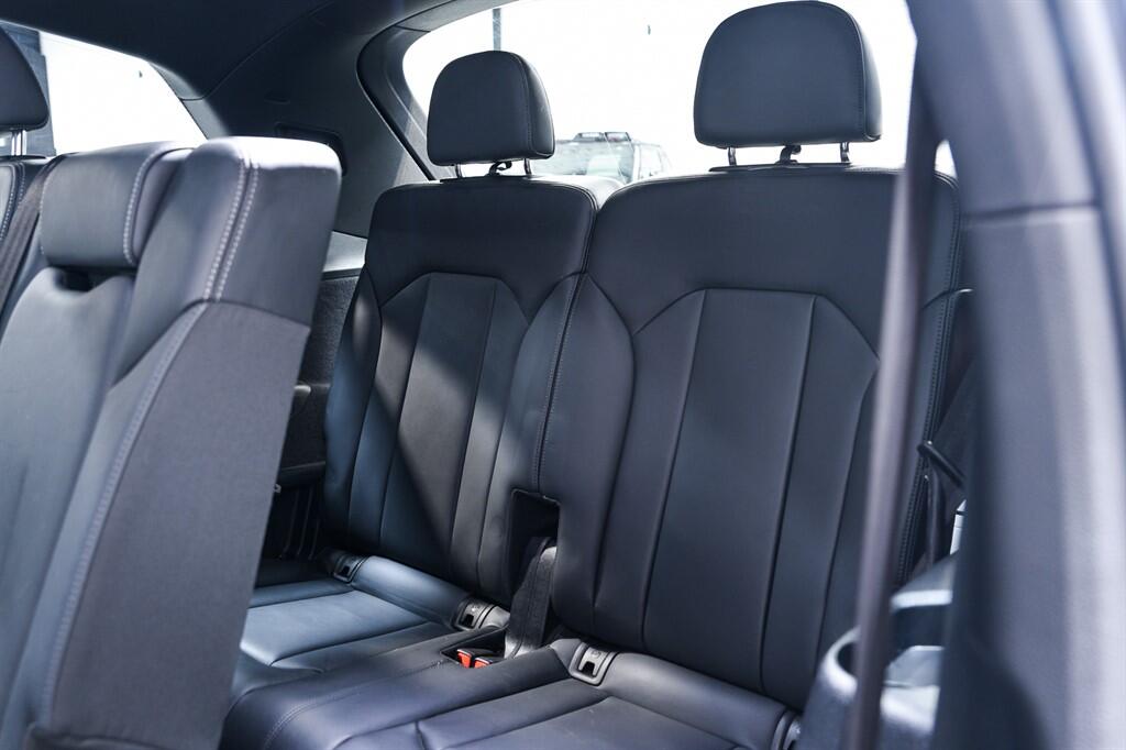 Audi Q7 - Image 16