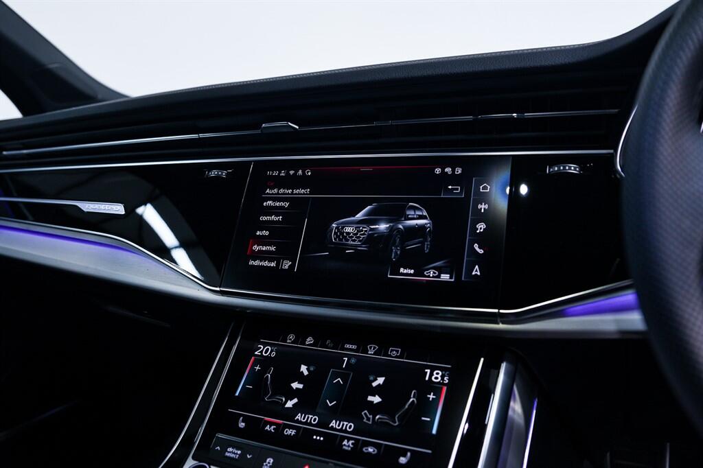 Audi Q7 - Image 11