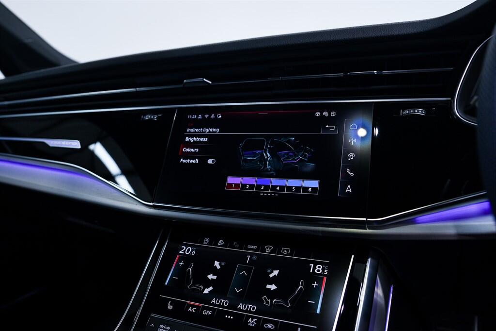 Audi Q7 - Image 13
