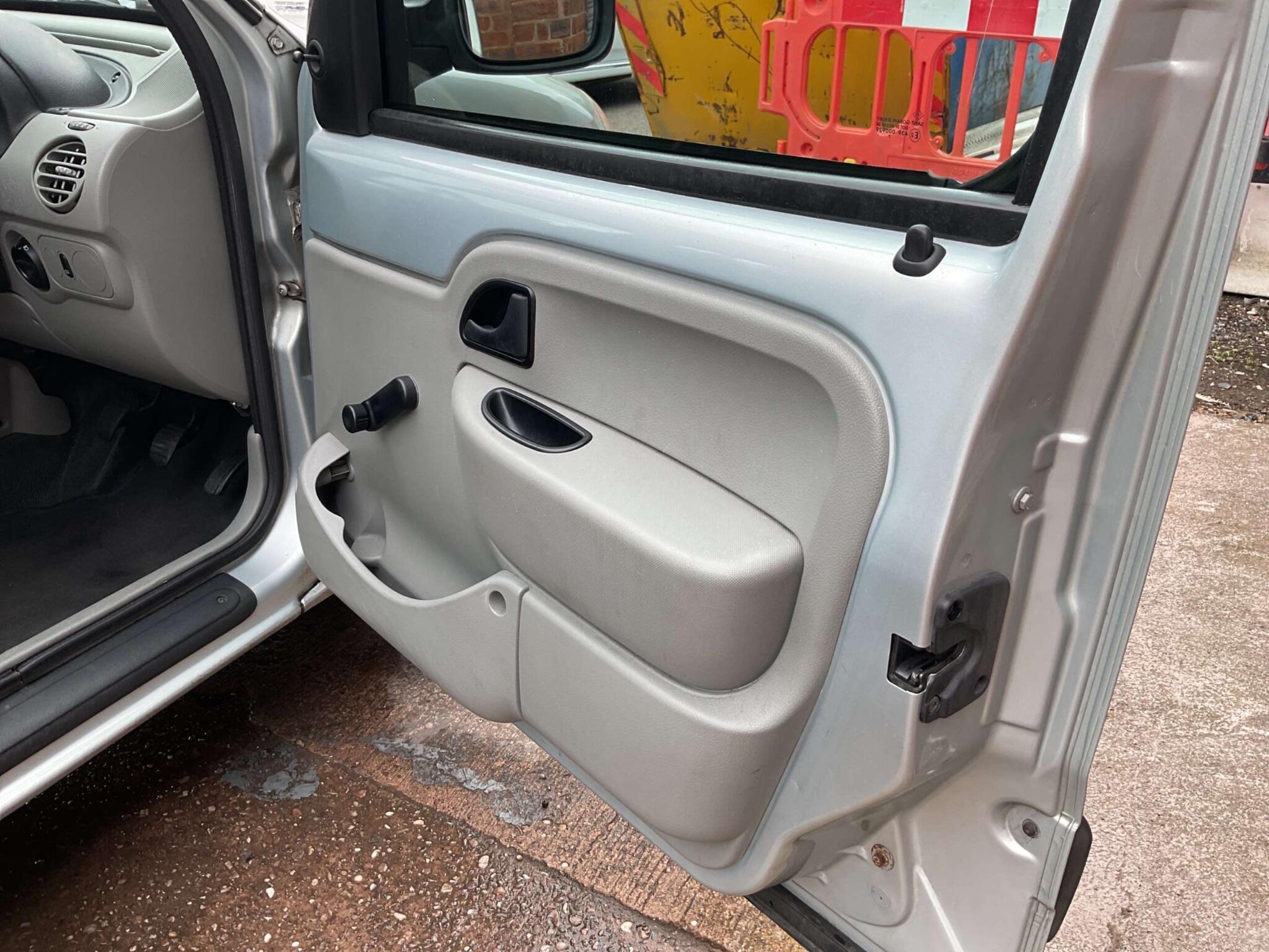 Renault Kangoo - Image 11