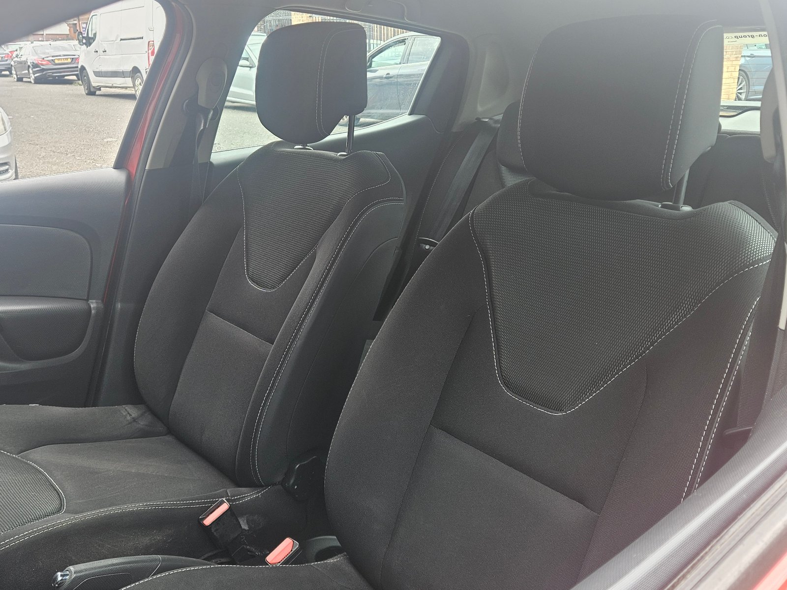 Renault Clio - Image 18