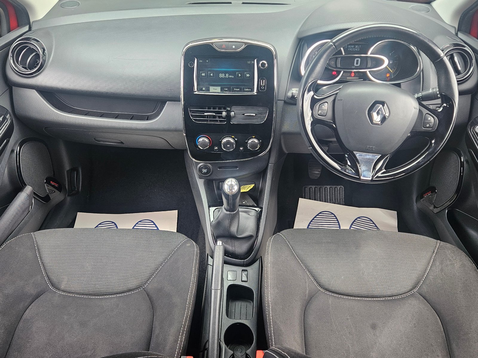 Renault Clio - Image 19
