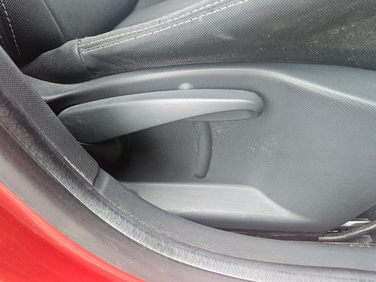 Renault Clio - Image 29