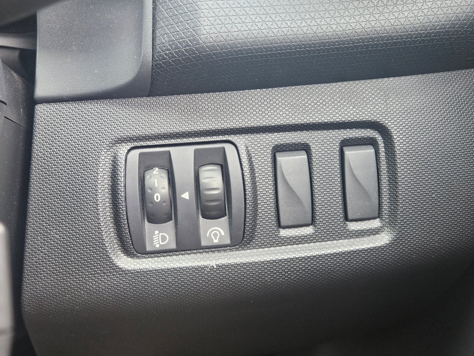 Renault Clio - Image 31
