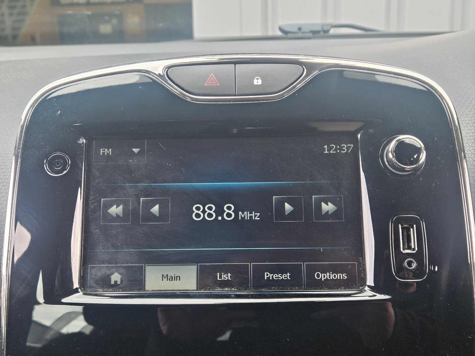 Renault Clio - Image 33