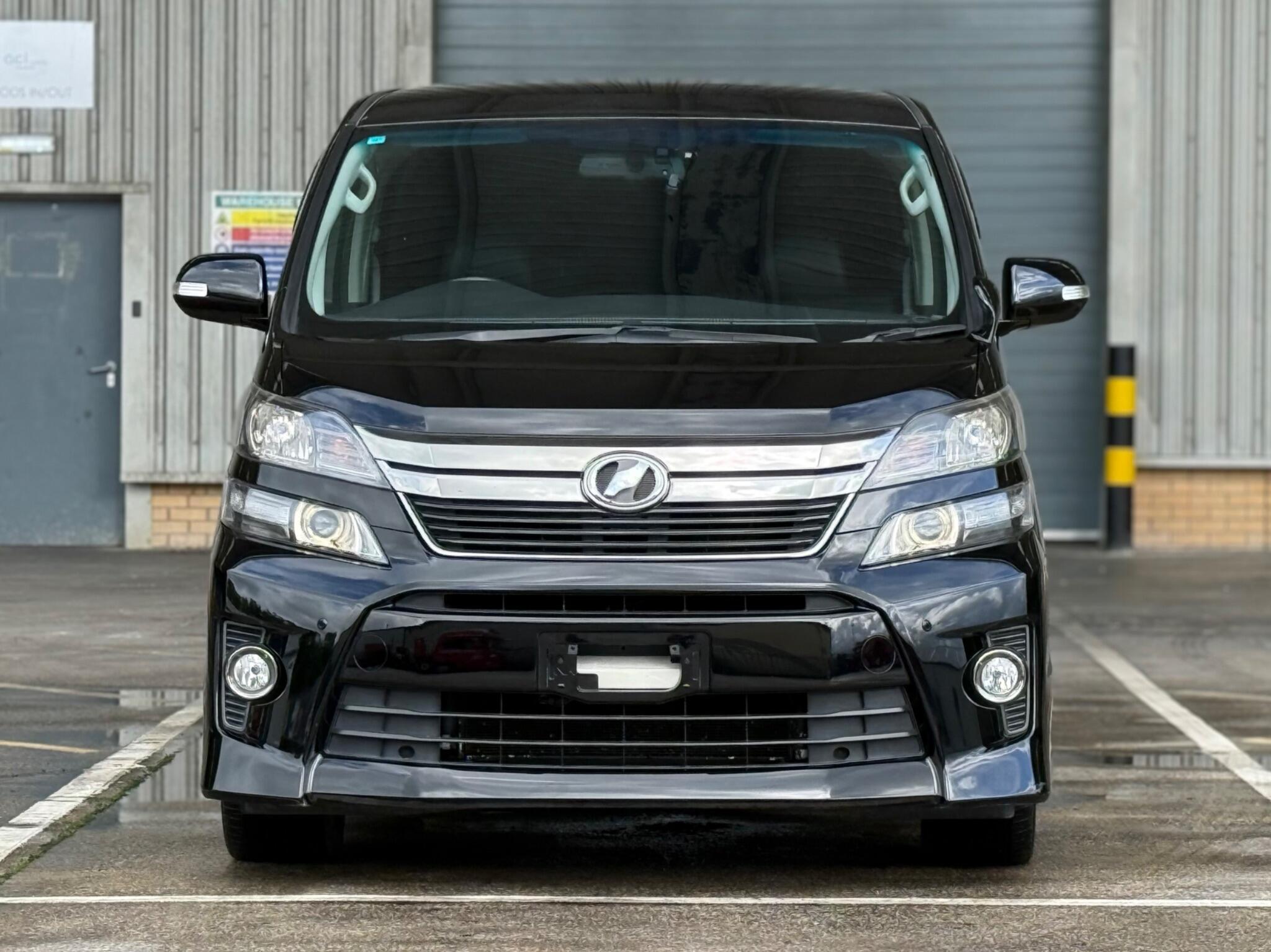 Toyota Vellfire - Image 2