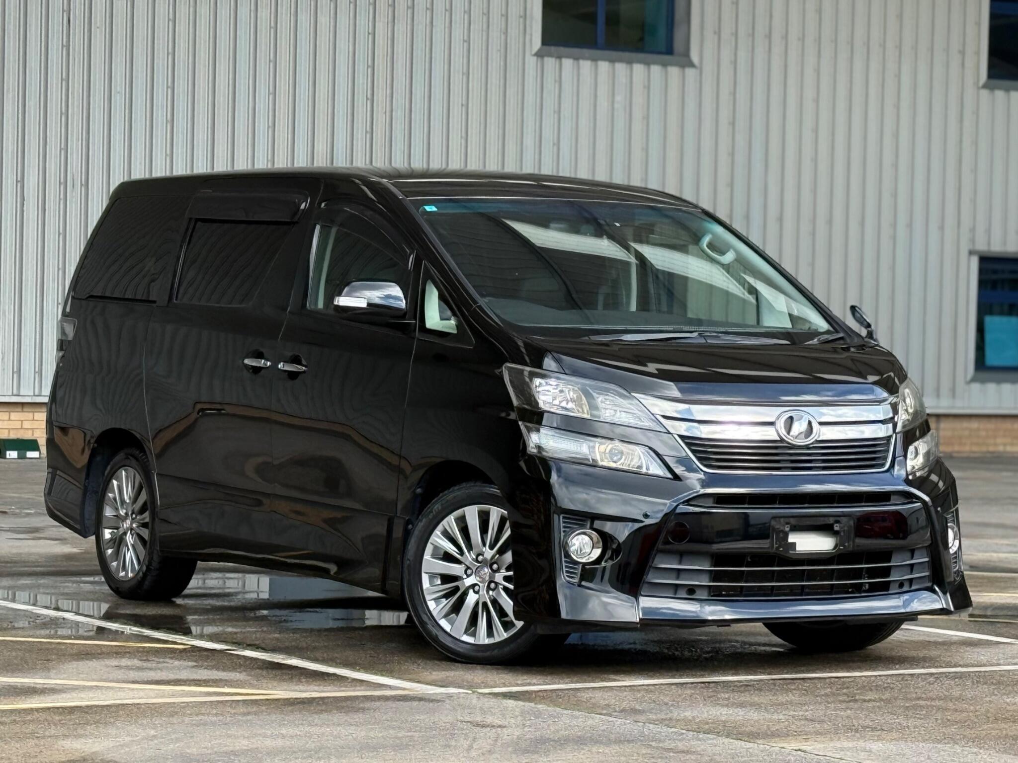 Toyota Vellfire - Image 3