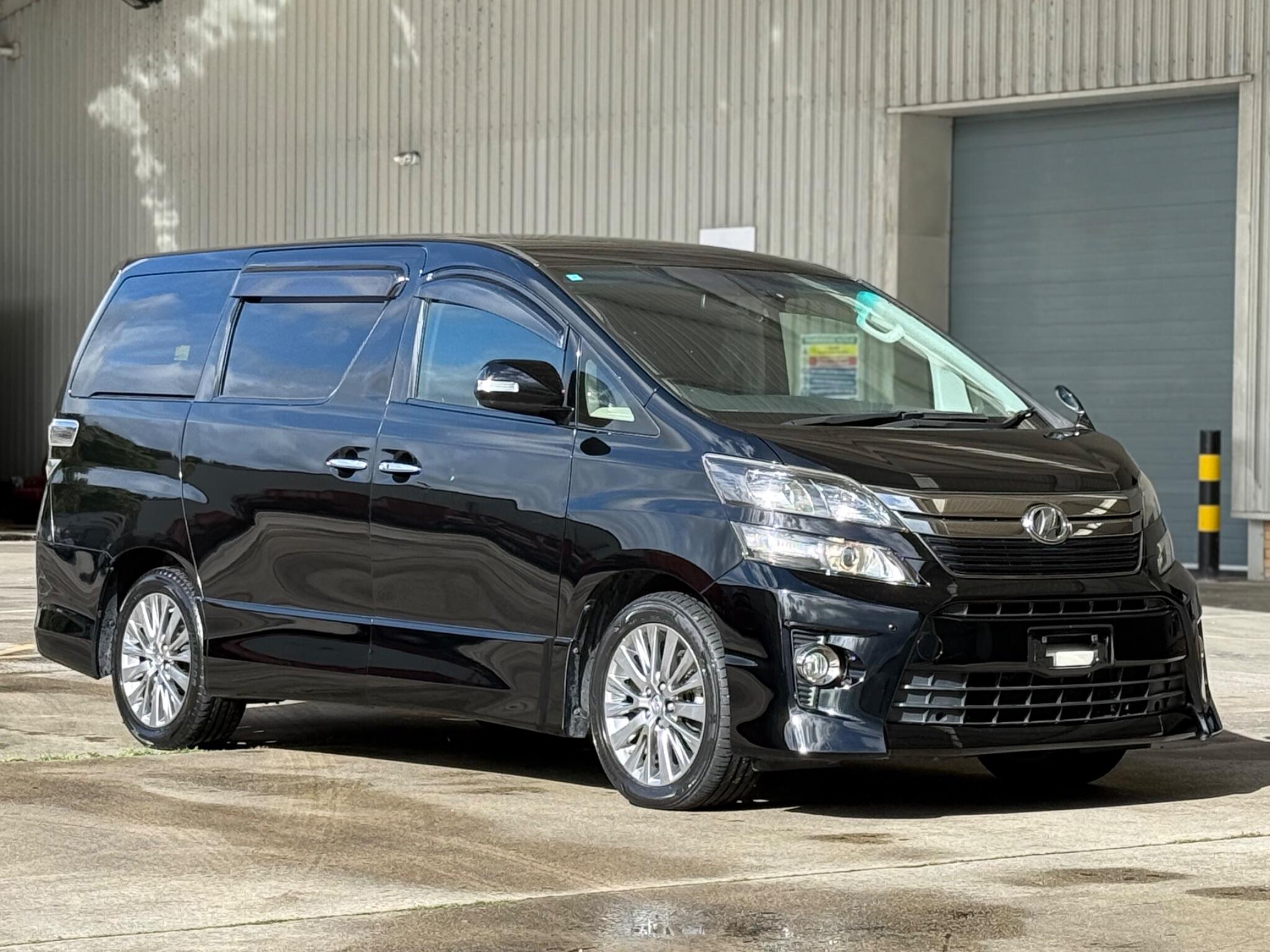 Toyota Vellfire - Image 8