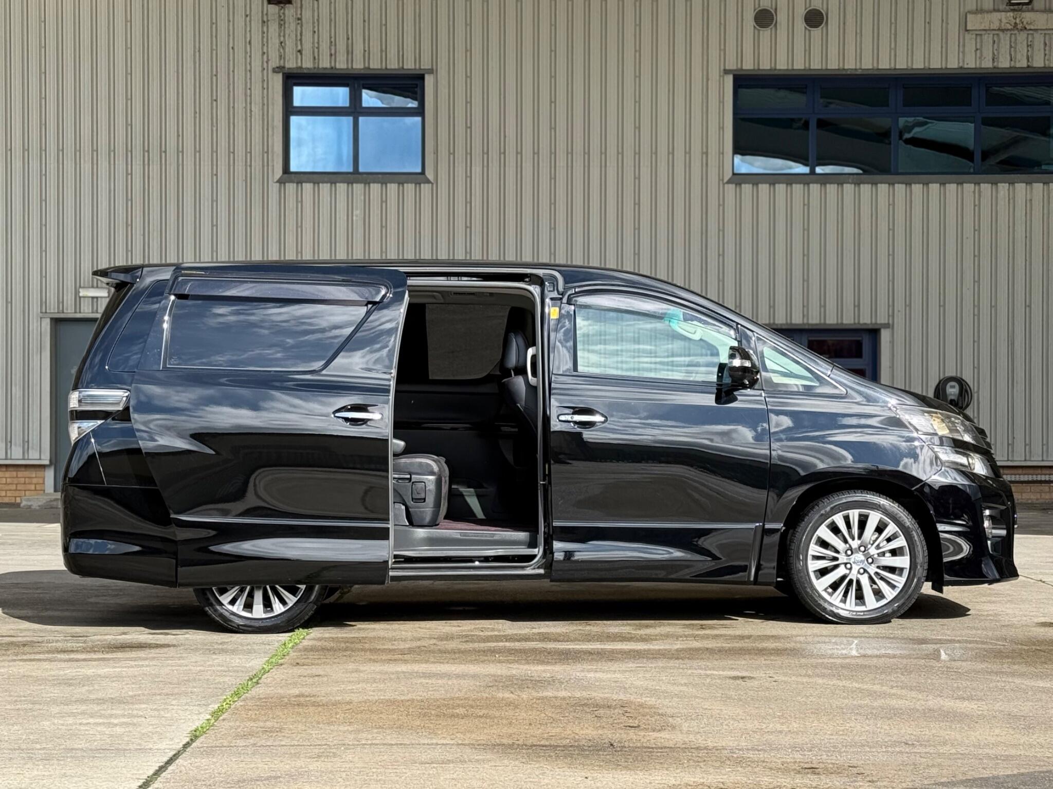 Toyota Vellfire - Image 10