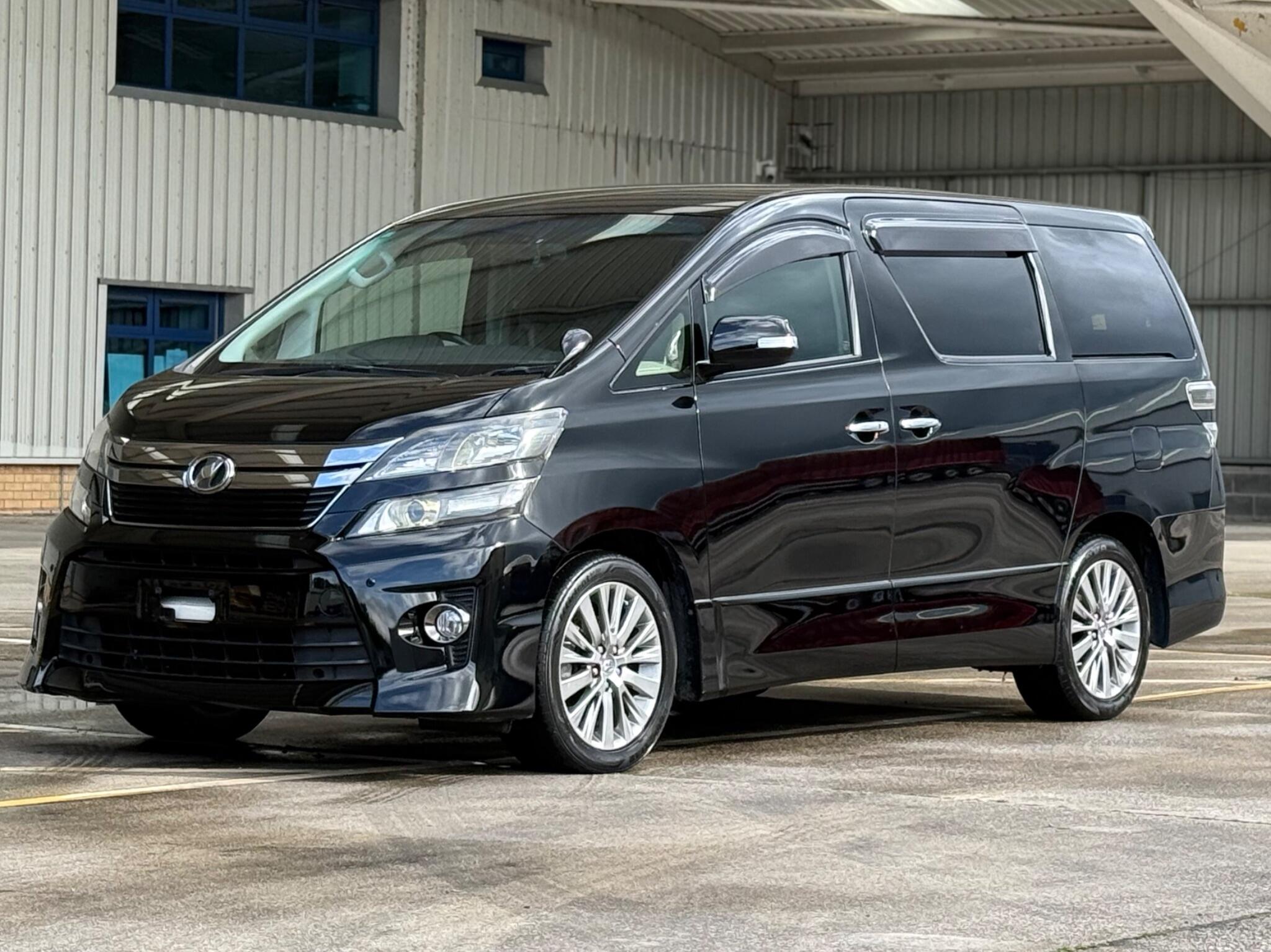 Toyota Vellfire - Image 14