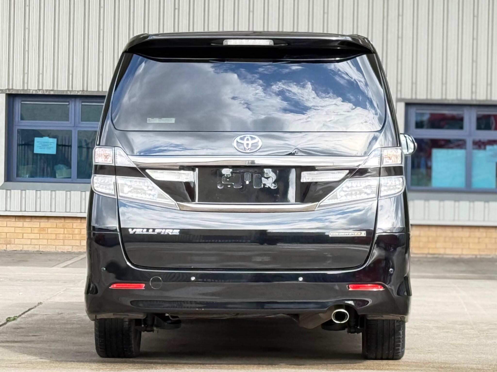 Toyota Vellfire - Image 18