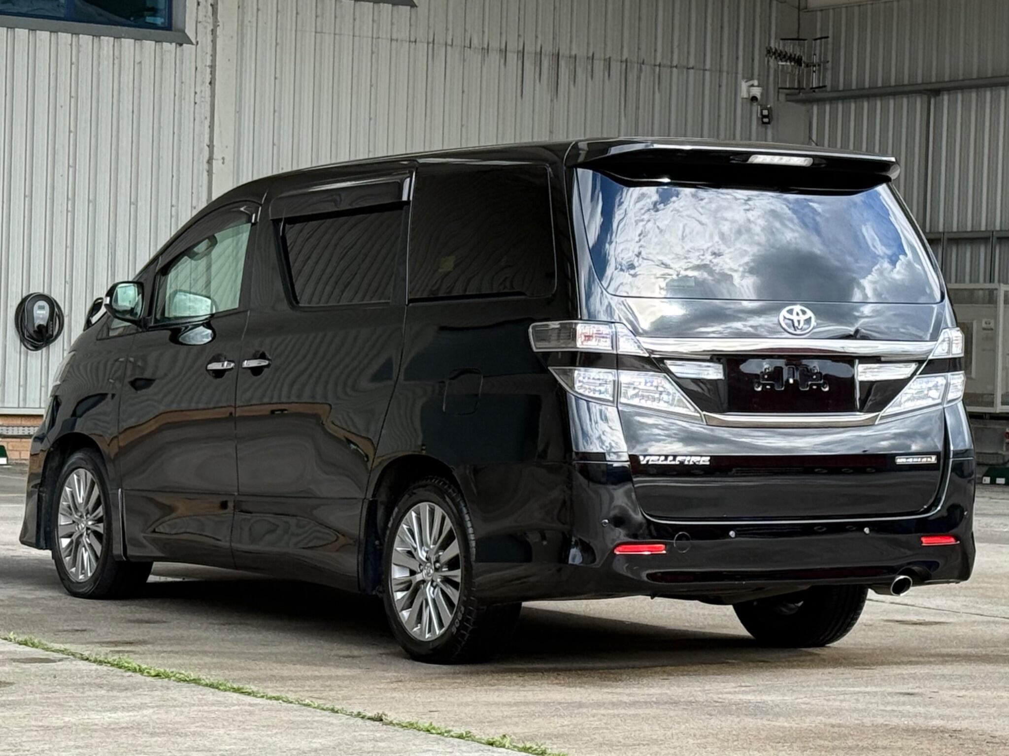 Toyota Vellfire - Image 20