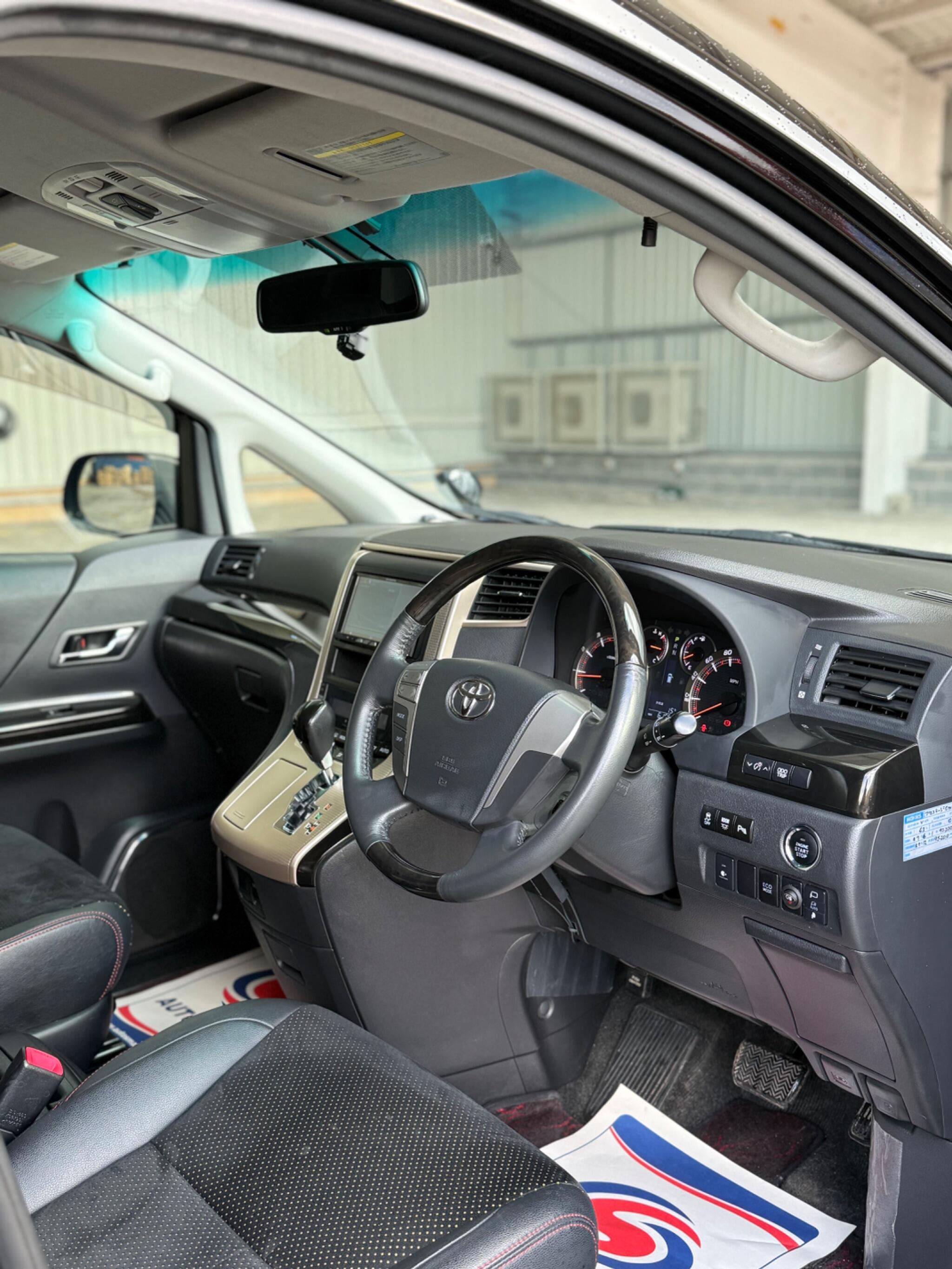 Toyota Vellfire - Image 23