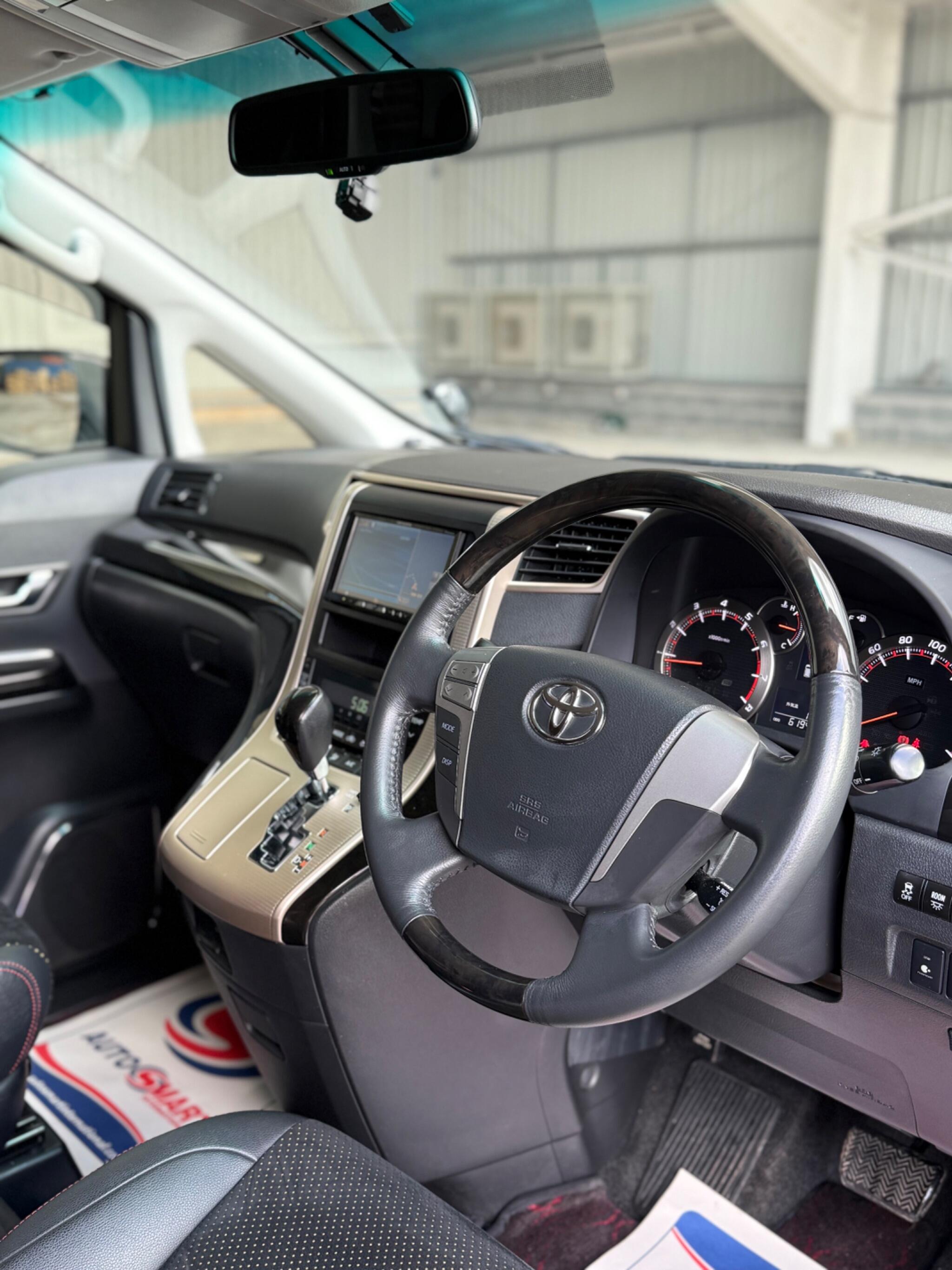 Toyota Vellfire - Image 24