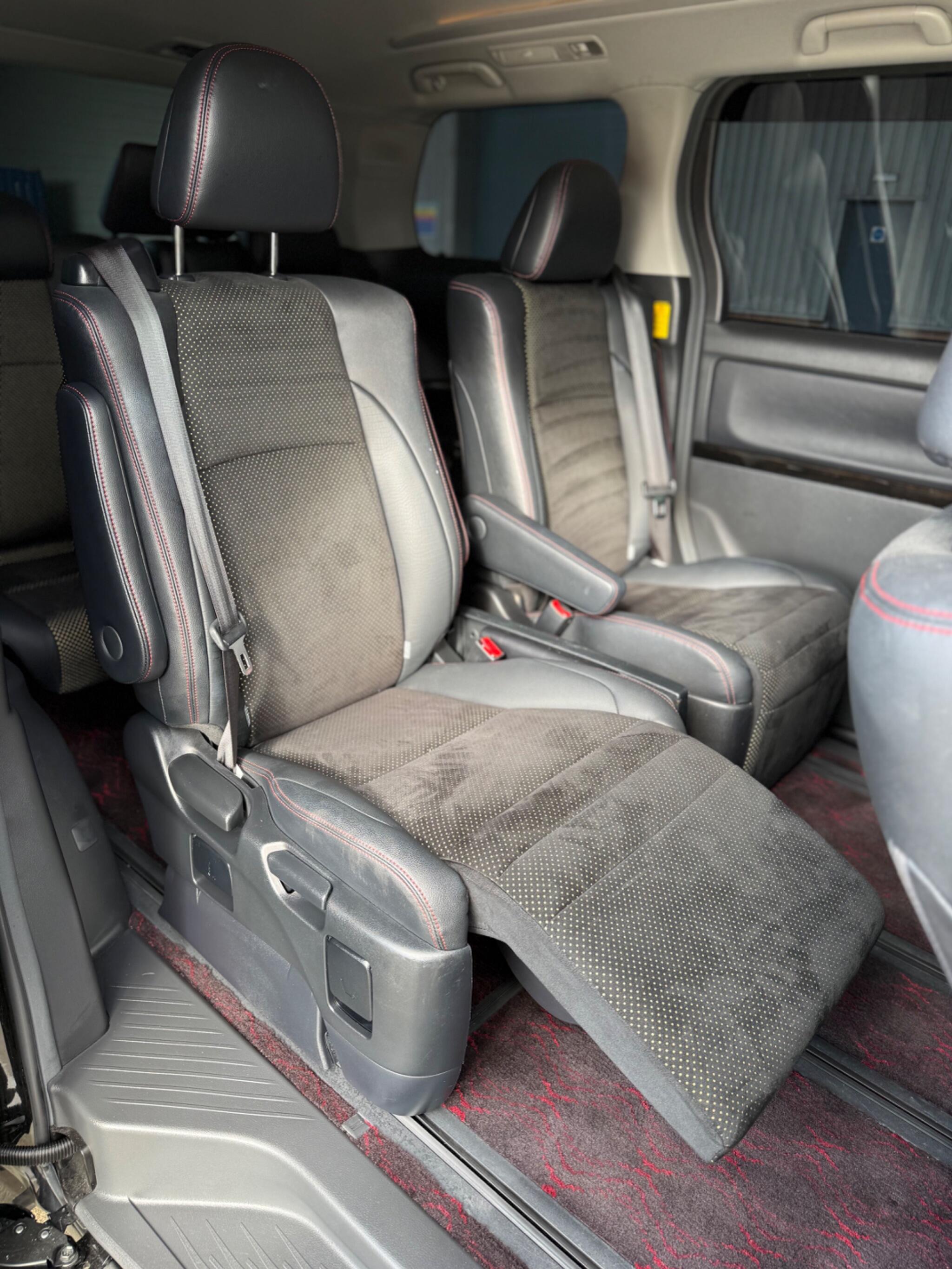 Toyota Vellfire - Image 30
