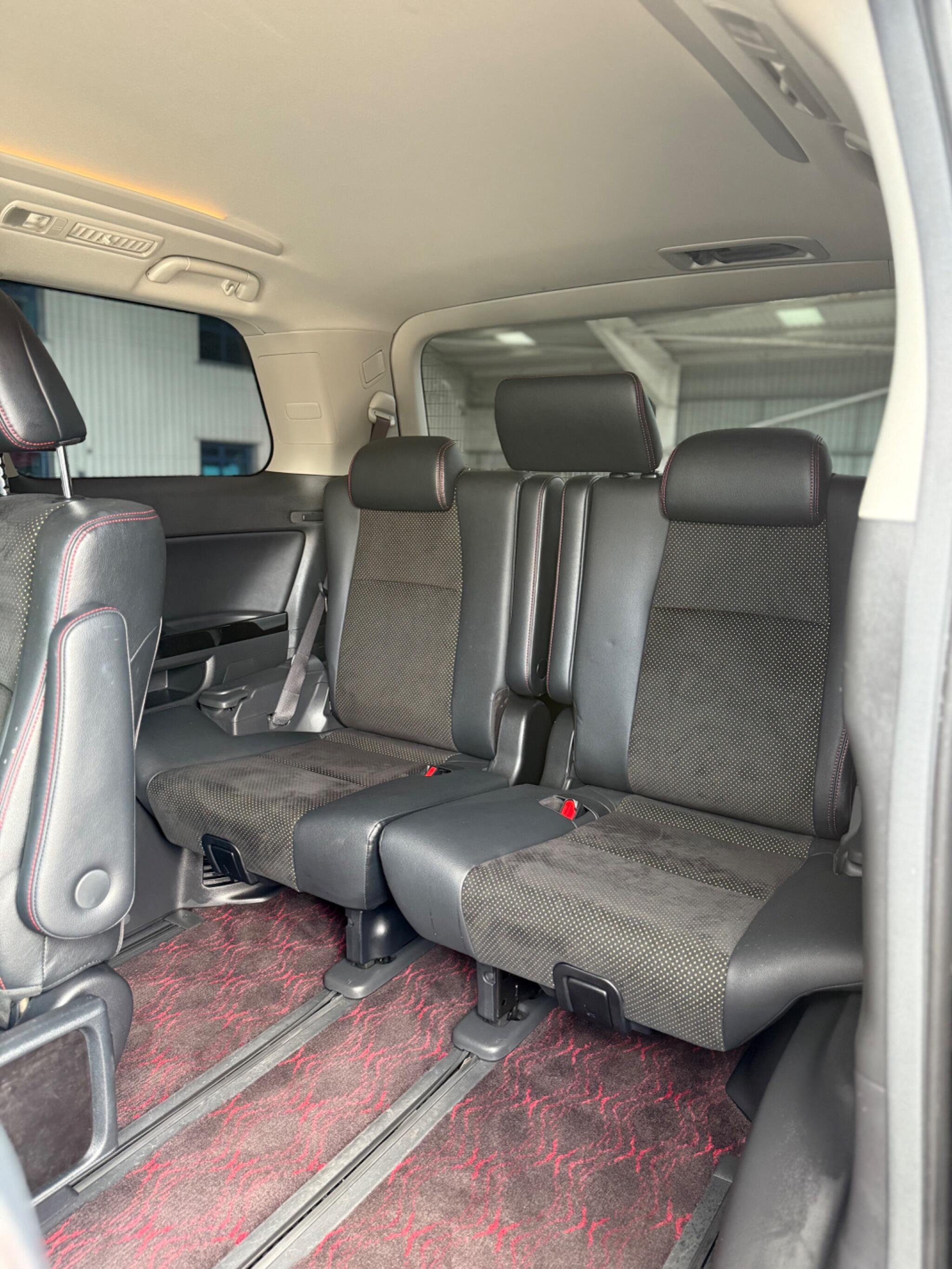 Toyota Vellfire - Image 32