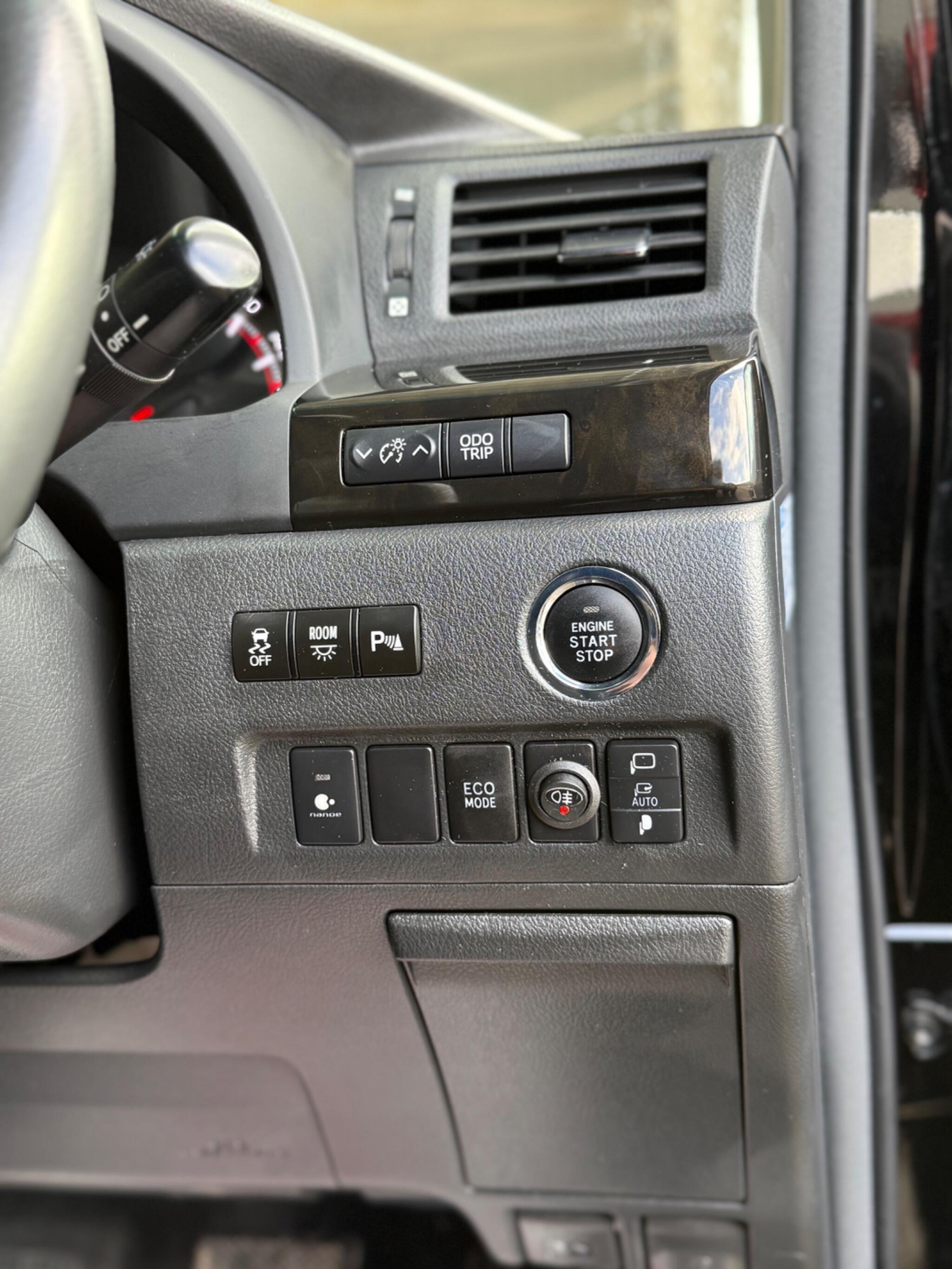 Toyota Vellfire - Image 47