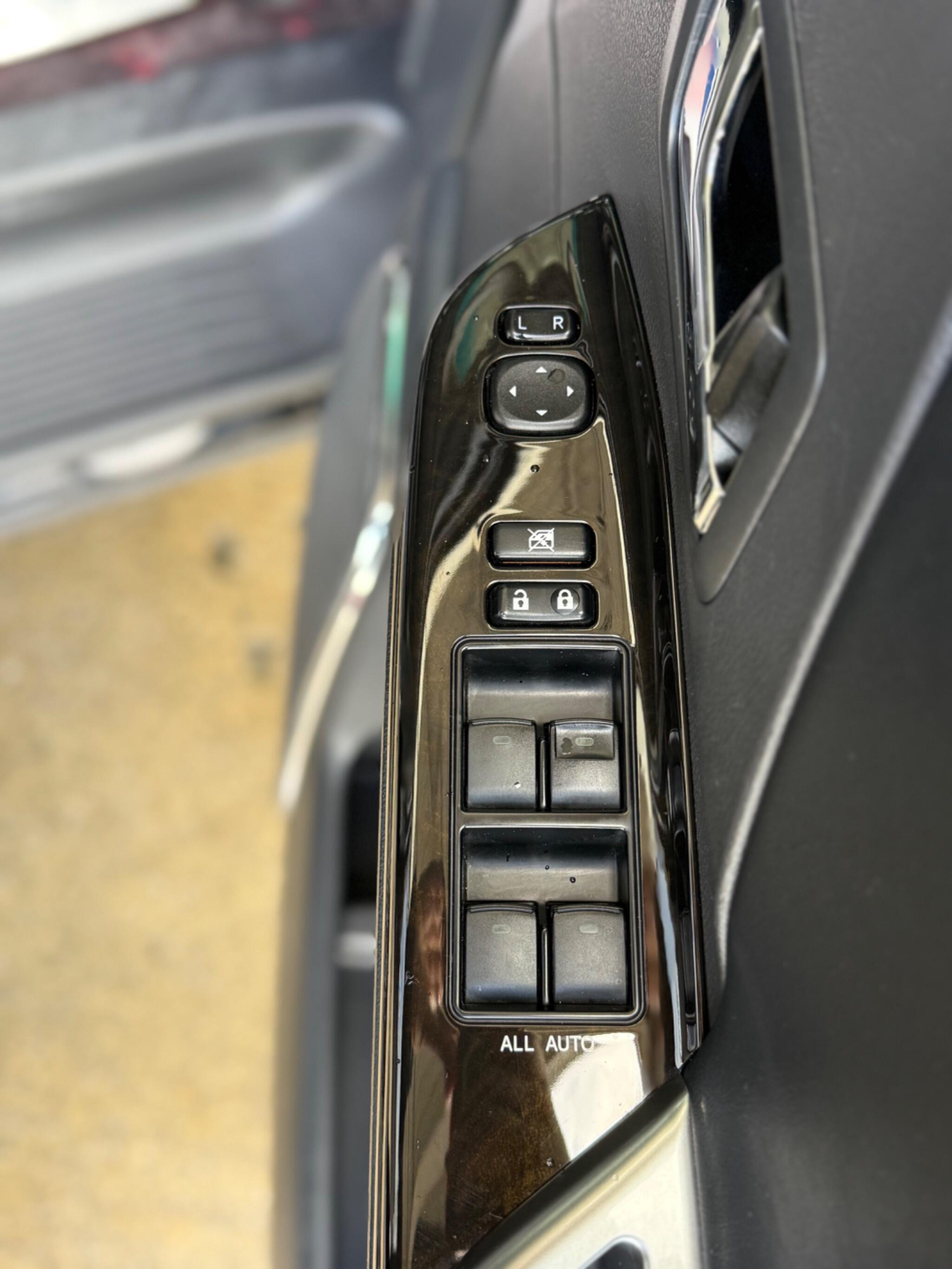 Toyota Vellfire - Image 48
