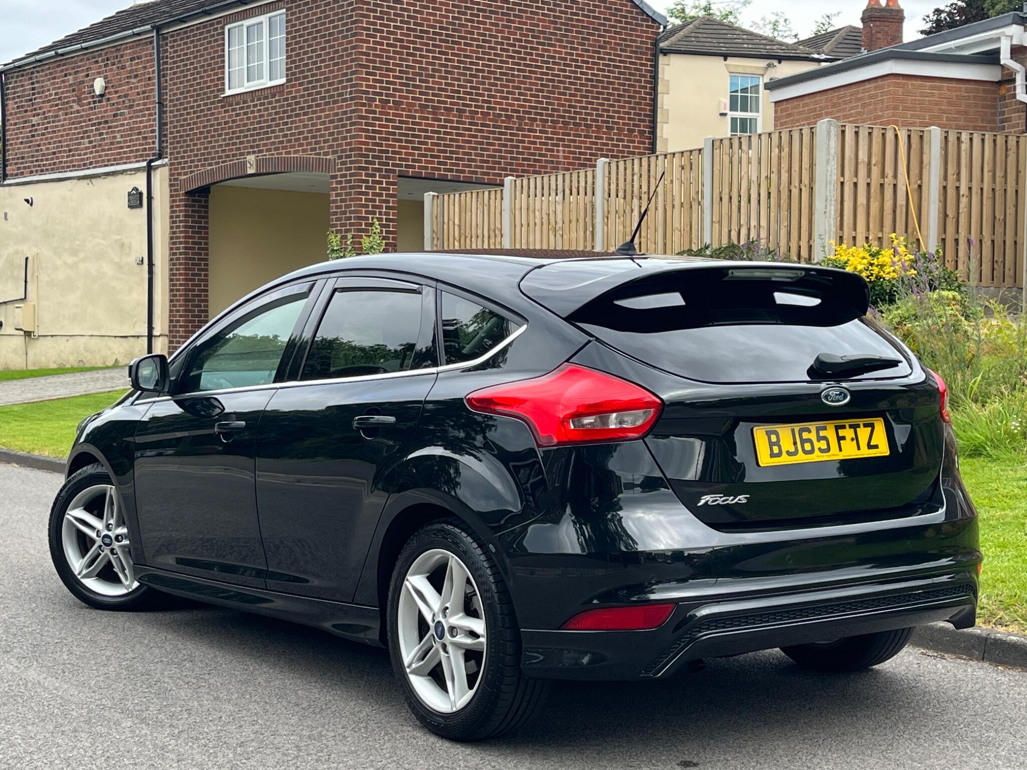 Ford Focus - Image 10