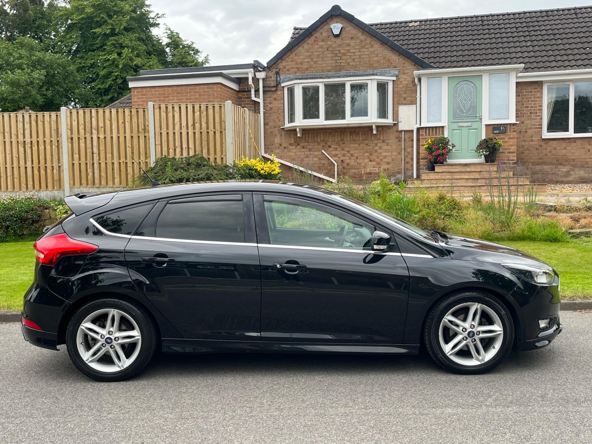 Ford Focus - Image 11