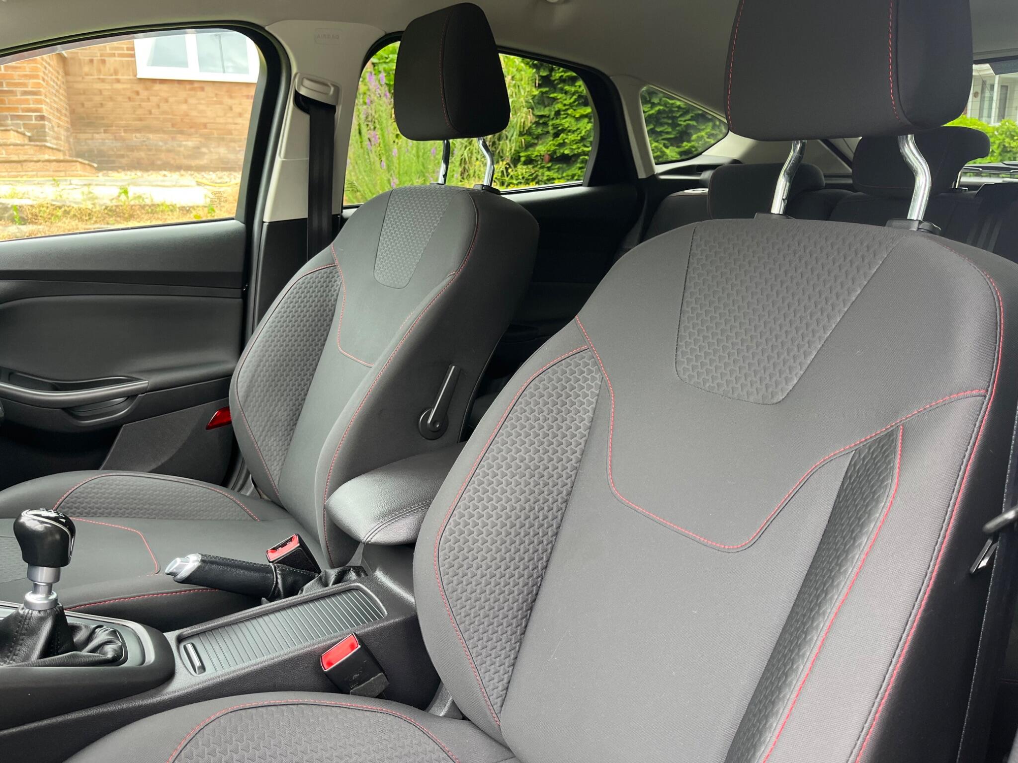 Ford Focus - Image 13