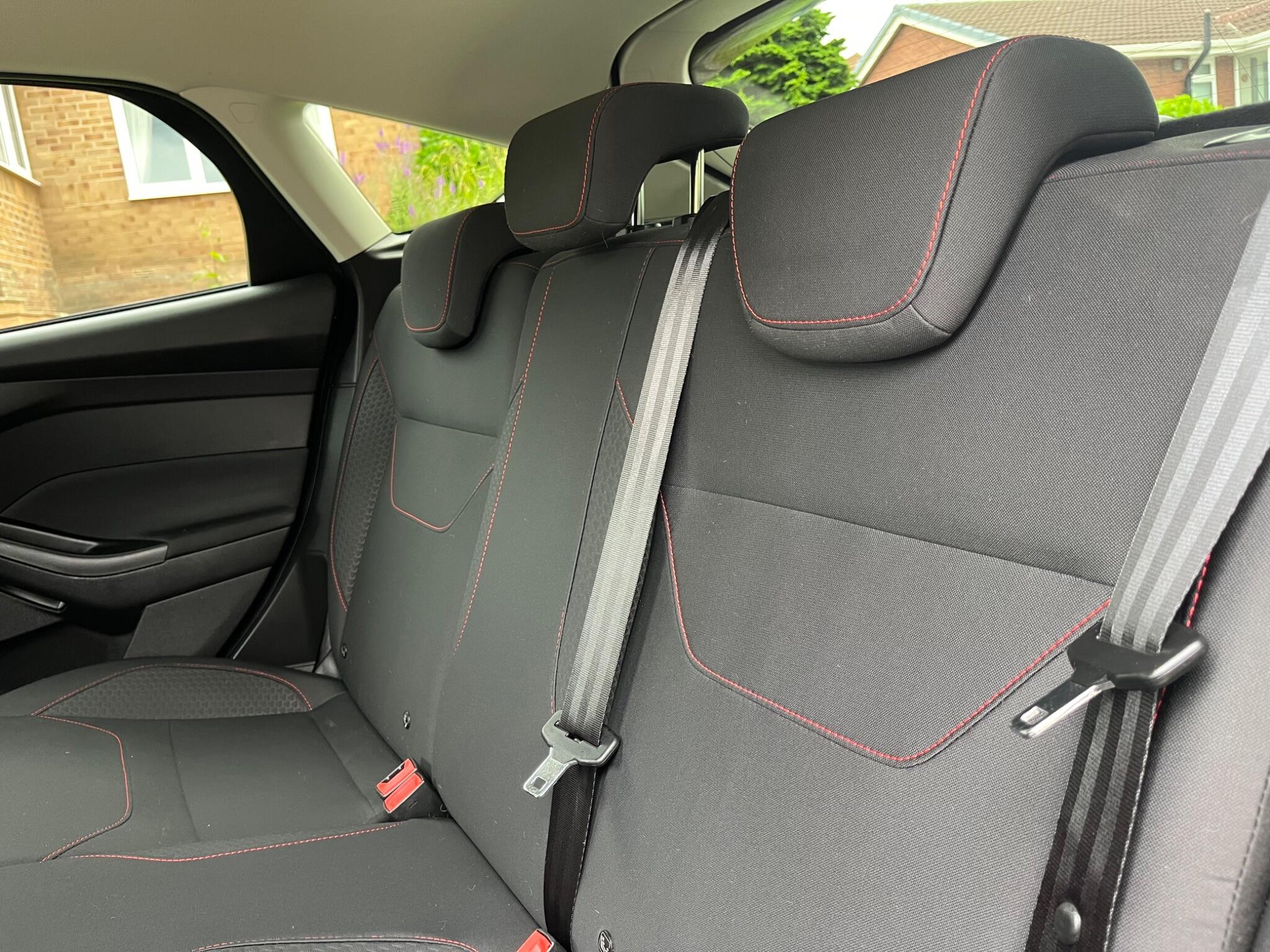 Ford Focus - Image 16