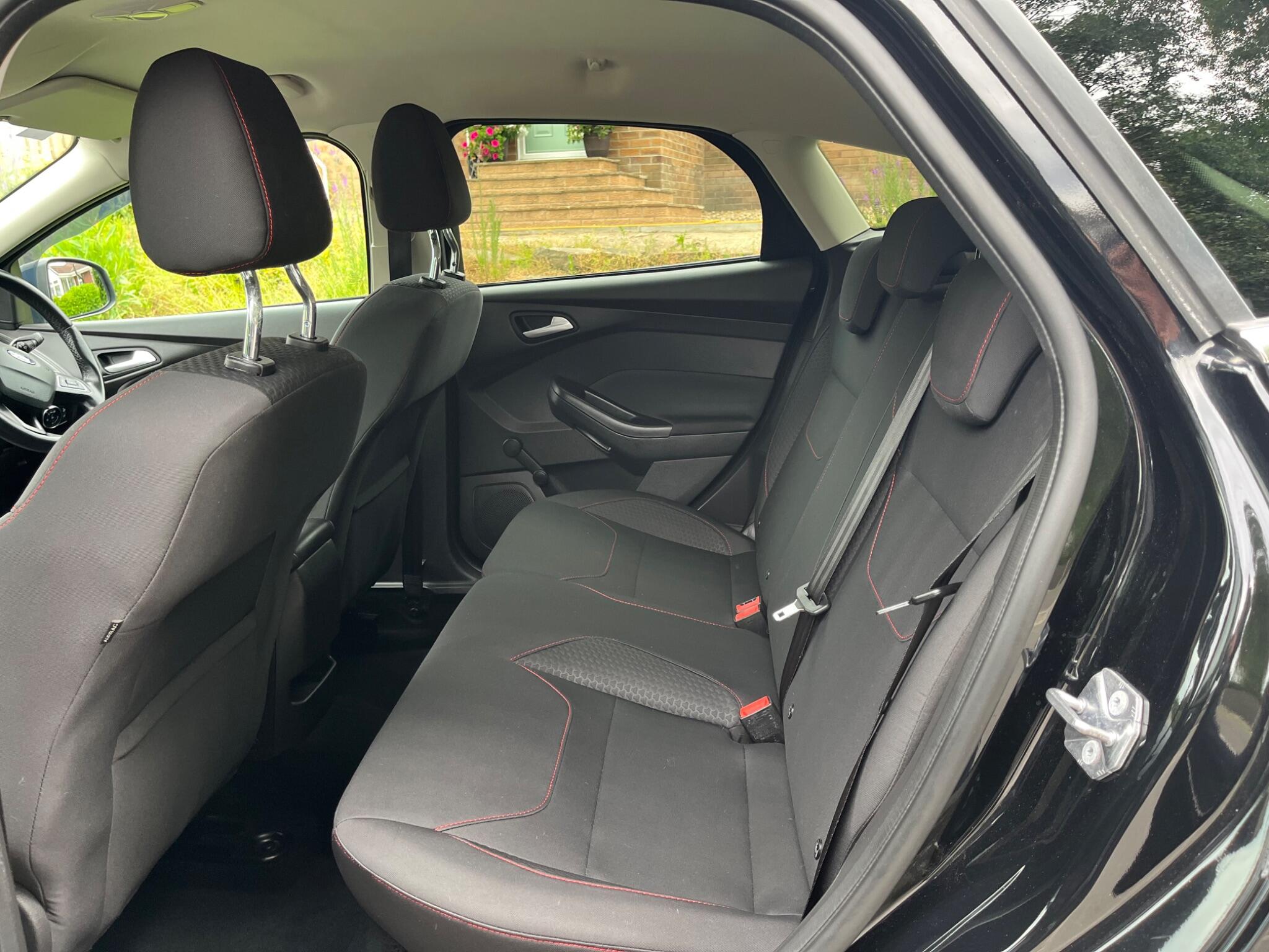 Ford Focus - Image 17