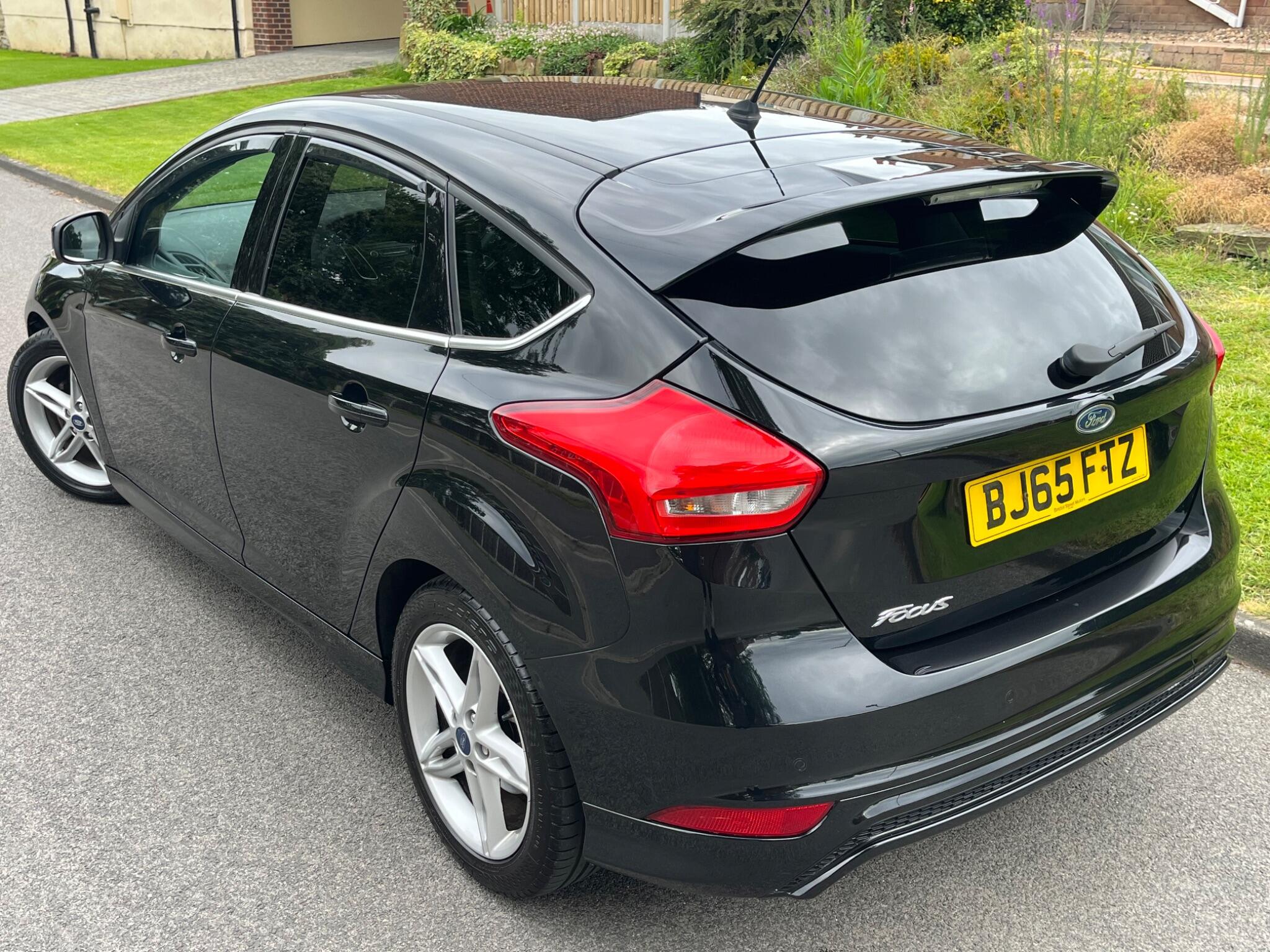 Ford Focus - Image 20