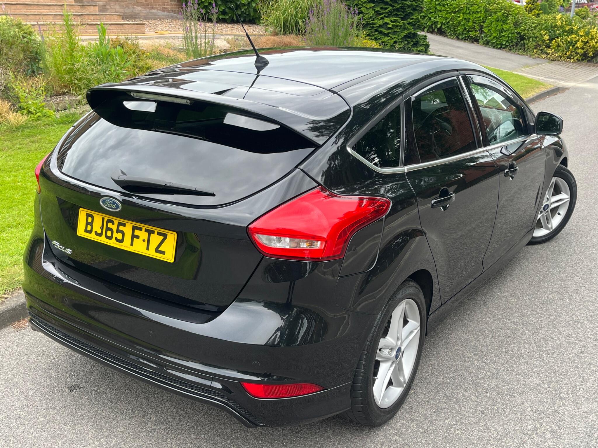 Ford Focus - Image 22