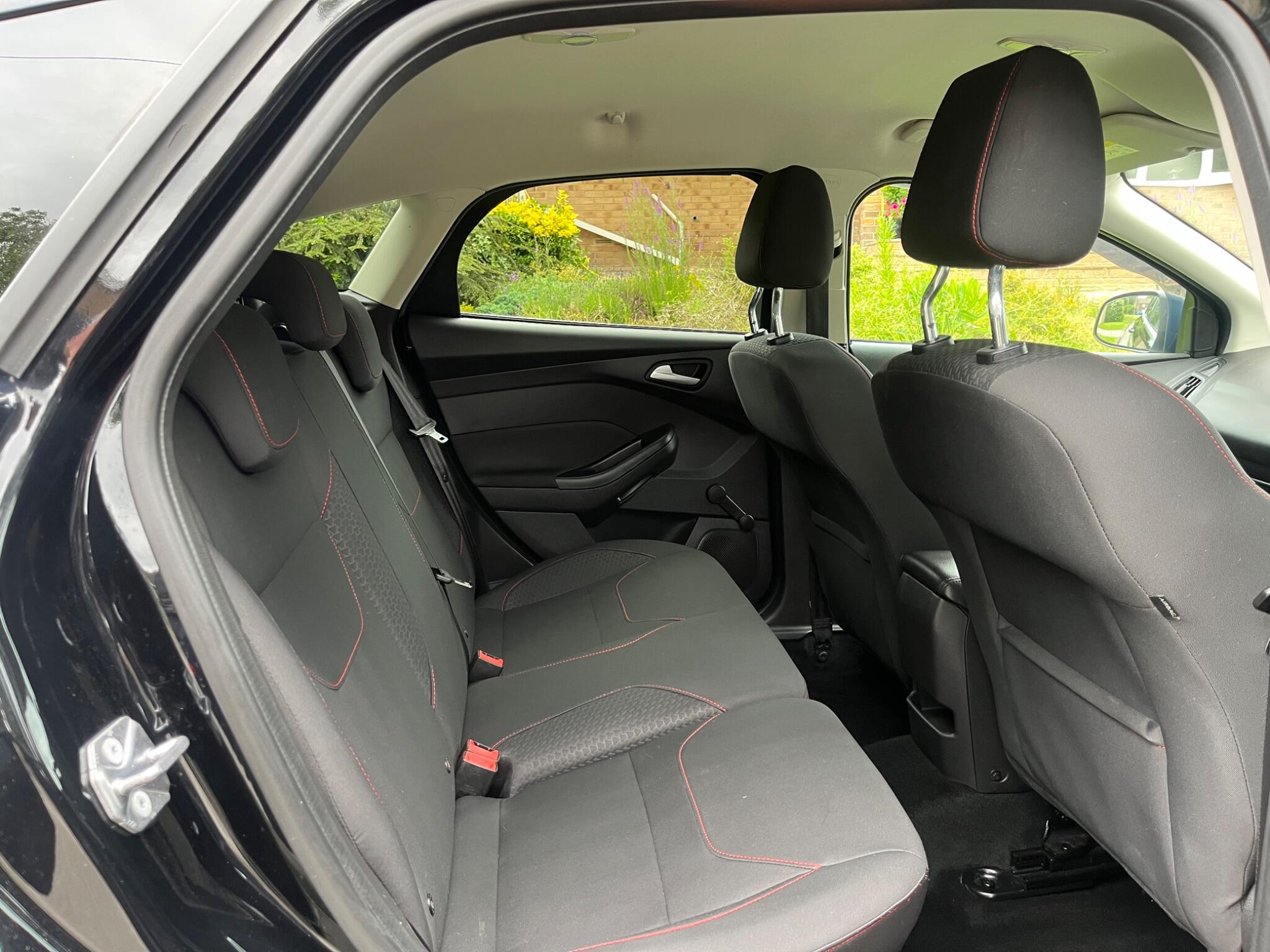 Ford Focus - Image 27