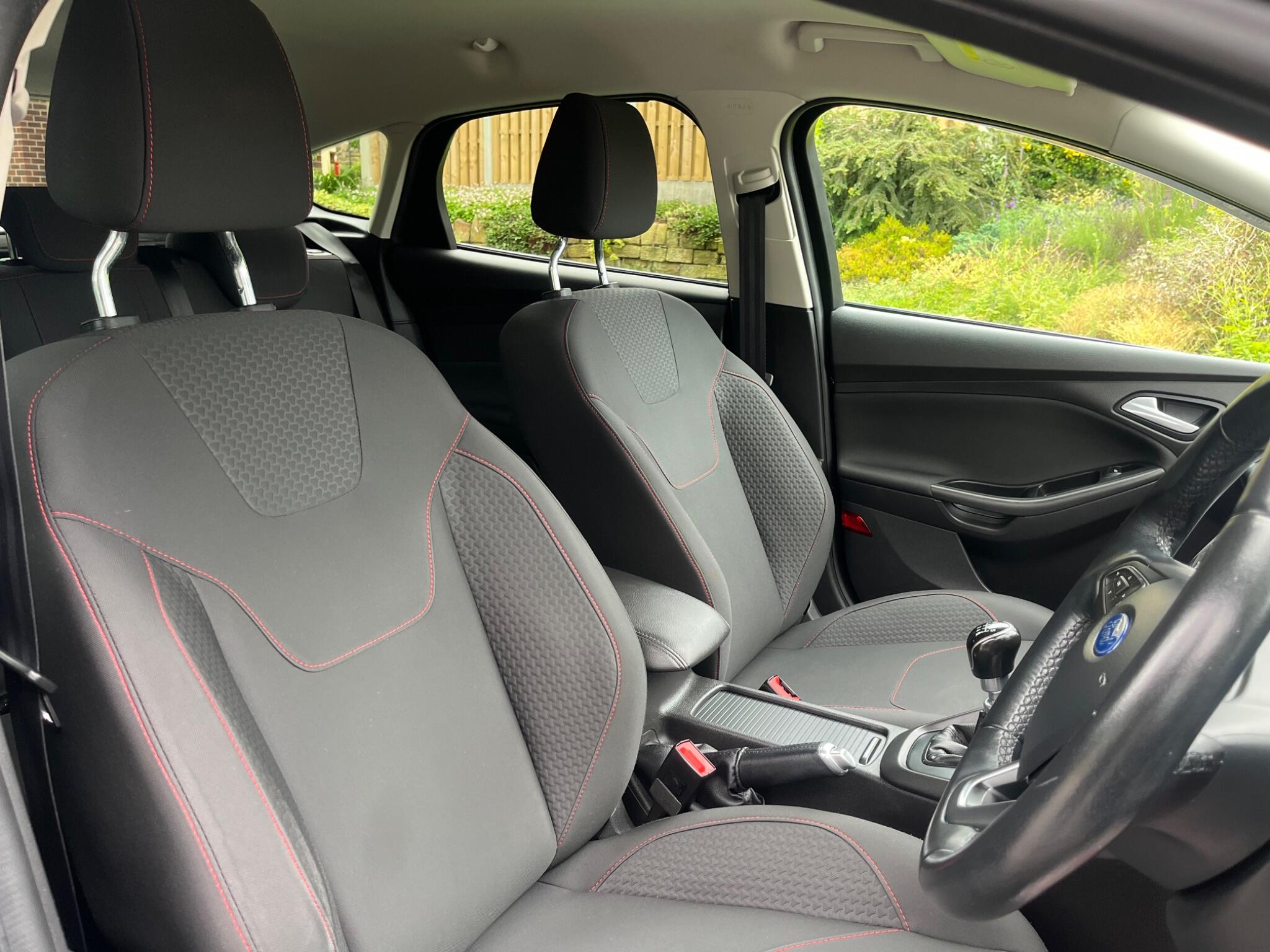 Ford Focus - Image 28