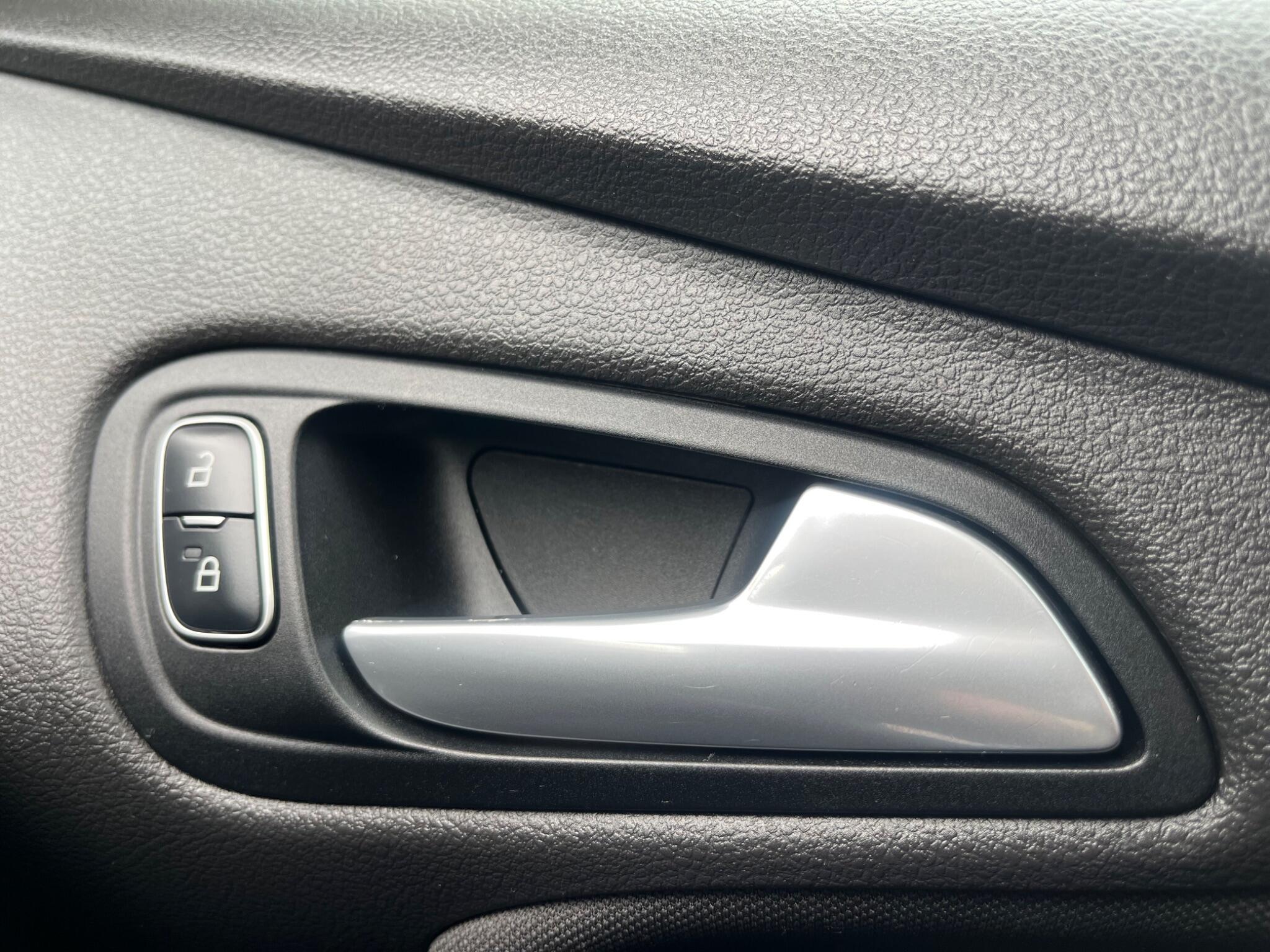 Ford Focus - Image 31