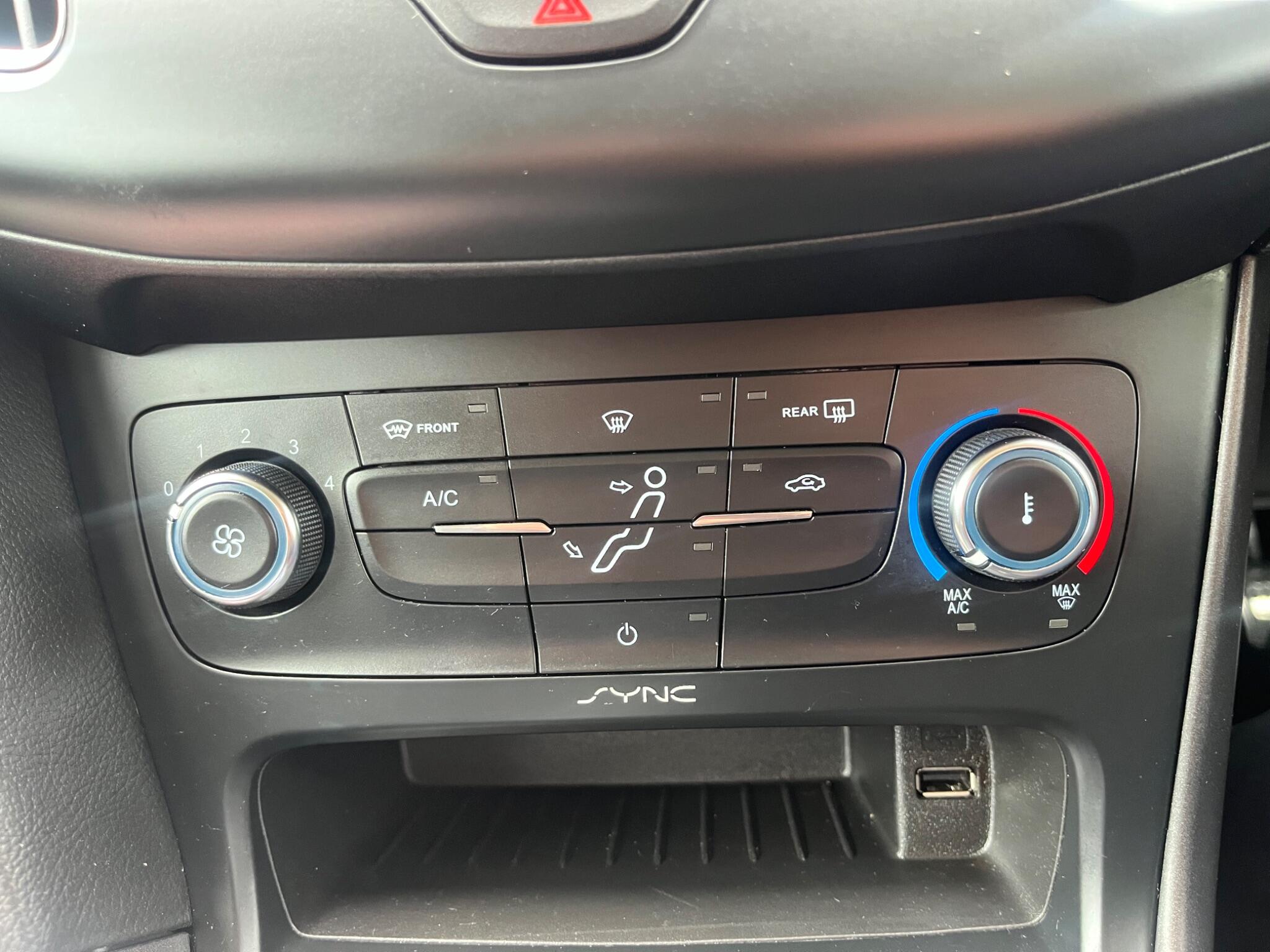 Ford Focus - Image 34