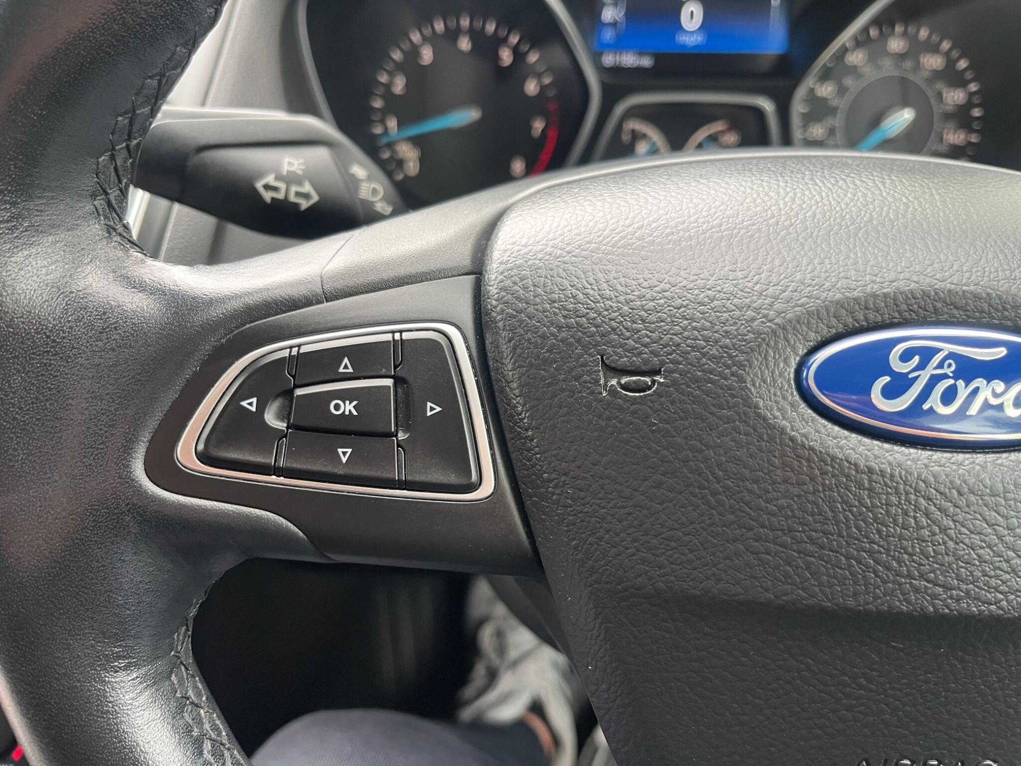 Ford Focus - Image 41