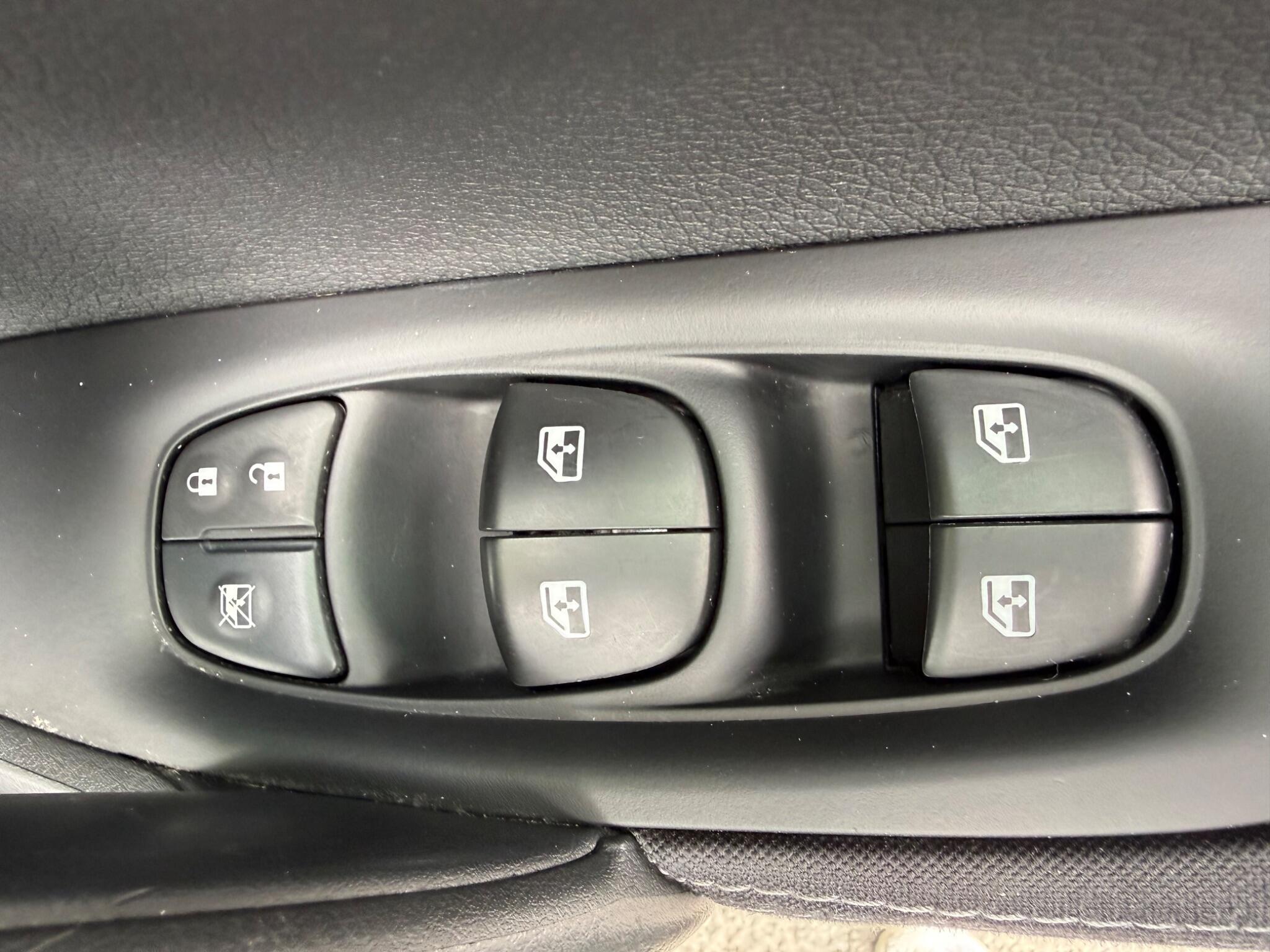 Nissan Qashqai - Image 24