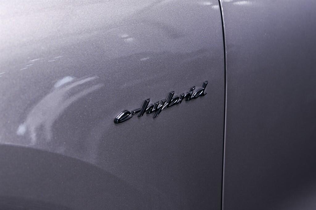 Porsche Cayenne - Image 12